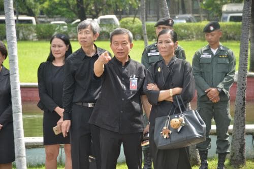 รมว.ท่องเที่ยวและกีฬา ตรวจเยี่ยมและให้กำลังใจเจ้าหน้าที่ในสังกัดกระทรวงฯ ซักซ้อมขั้นตอนการปฏิบัติงานในพิธีถวายดอกไม้จันทน์