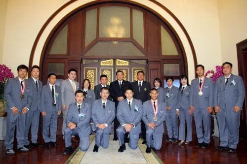 รองนายกรัฐมนตรี ให้โอวาทและแสดงความยินดีแก่คณะนักกีฬาสมาคมกีฬาคนหูหนวกแห่งประเทศไทย
