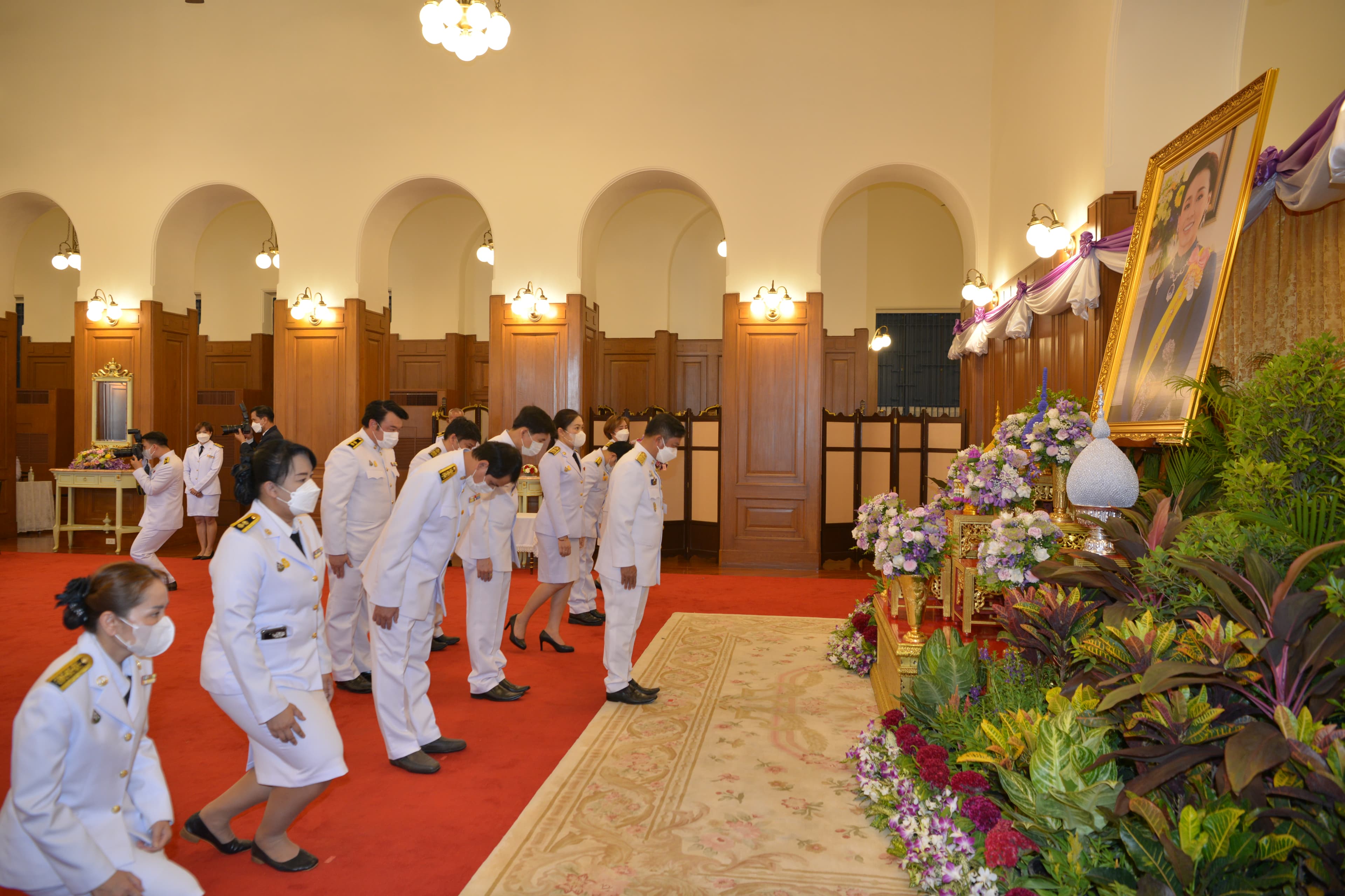 หัวหน้าผู้ตรวจฯ ก.ท่องเที่ยวและกีฬา ทำบุญตักบาตรและลงนามถวายพระพร เนื่องในโอกาสวันเฉลิมพระชนมพรรษาสมเด็จพระนางเจ้าฯ พระบรมราชินี ประจำปีพุทธศักราช 2566