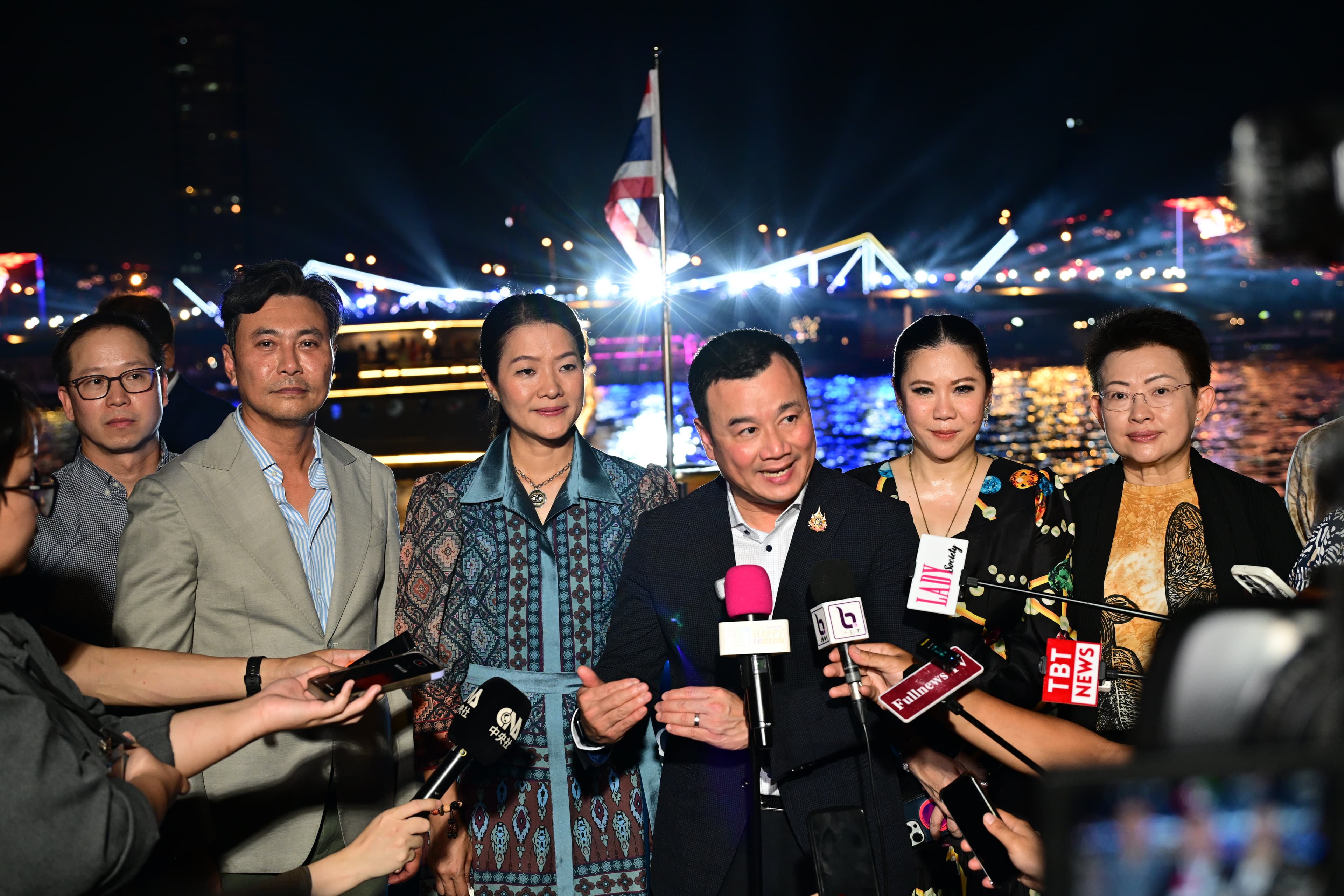 รมว.สรวงศ์ เปิดงาน “VIJIT CHAO PHRAYA 2024” เนรมิตปรากฏการณ์แห่งแสง สี ริมแม่น้ำเจ้าพระยา ชมความสวยงาม ความสง่าของประเทศไทยที่ยิ่งใหญ่ตระการตา อลังการกว่าที่เคย