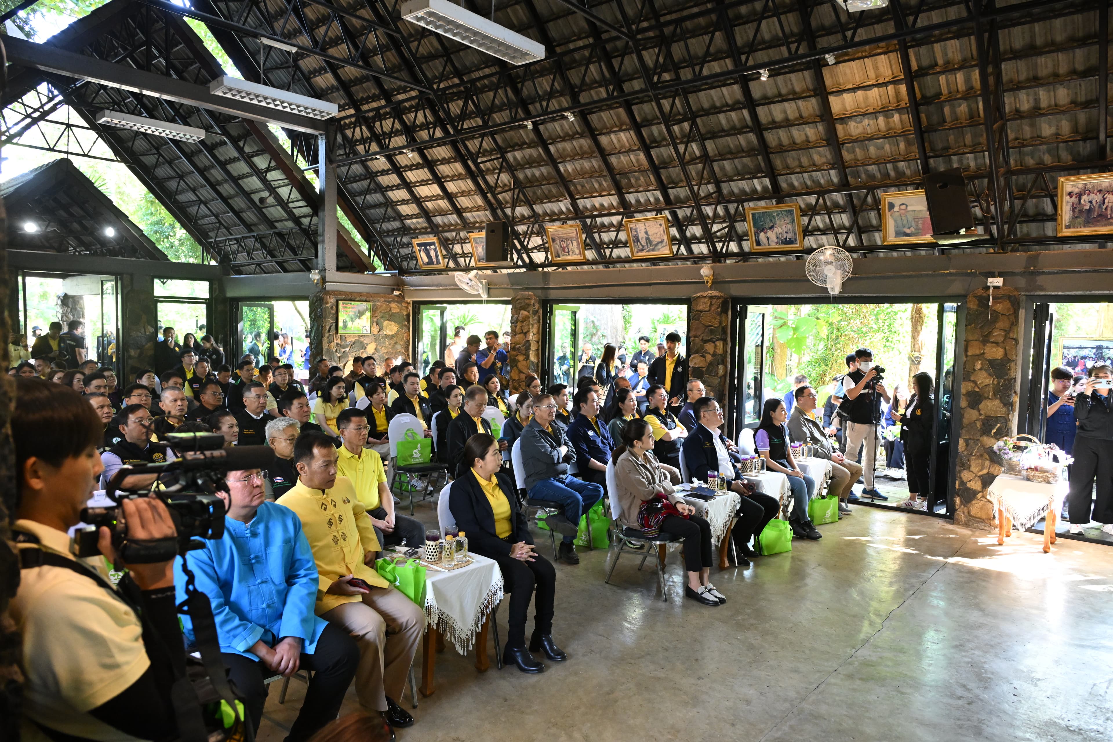 รูปภาพแกลเลอรี