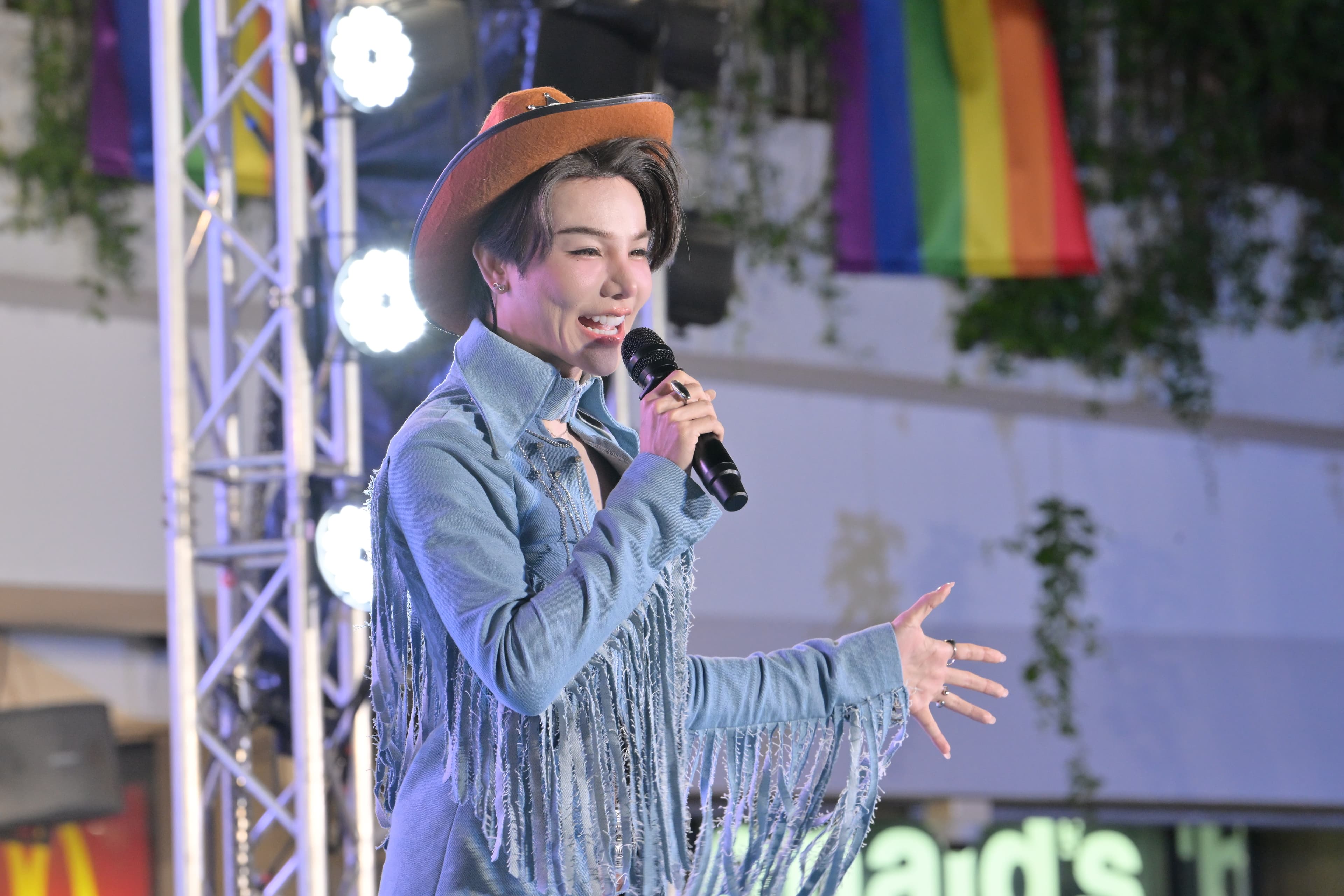 รูปภาพแกลเลอรี