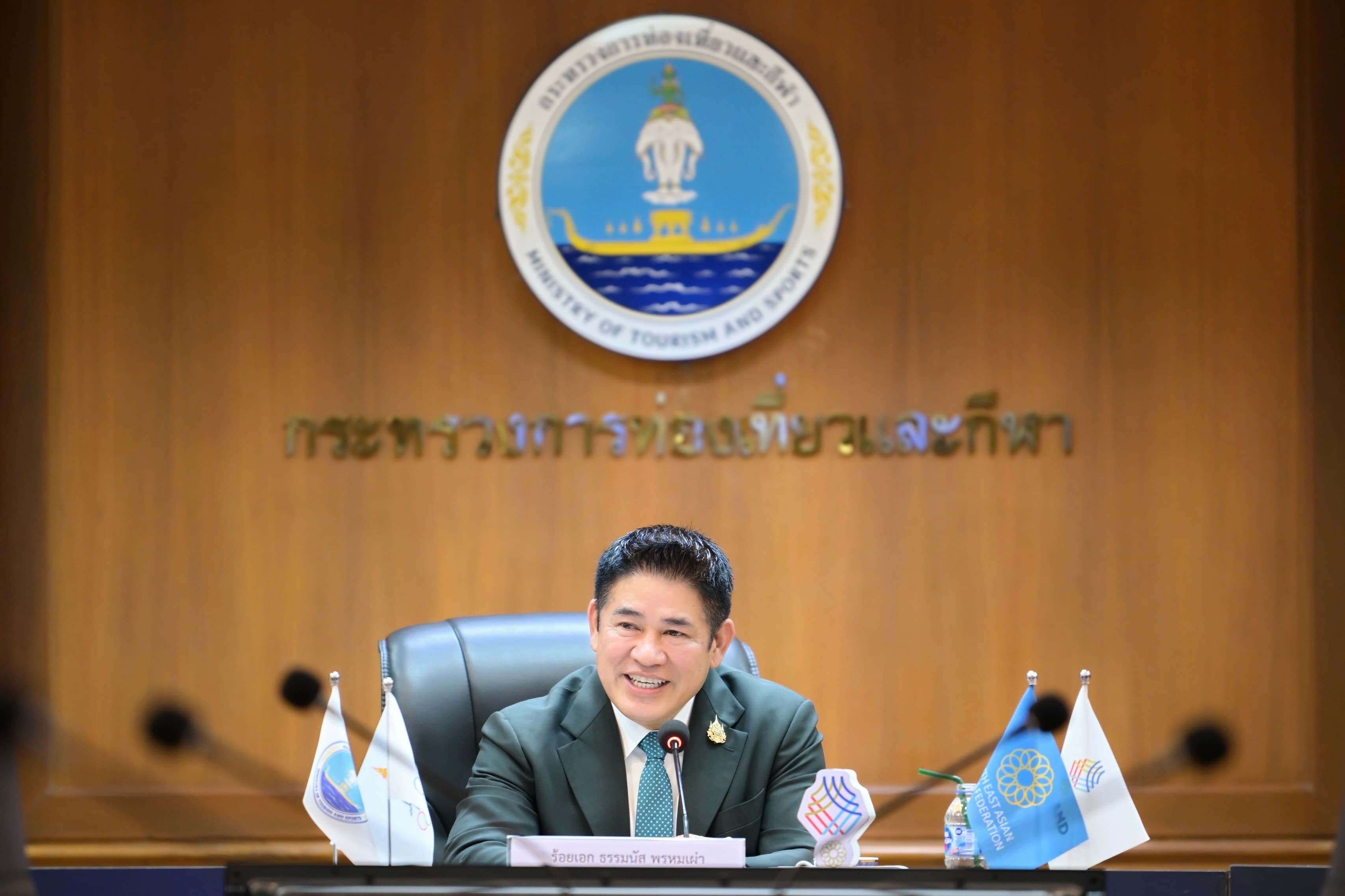 “รองนายกฯ ธรรมนัส” ตั้งเป้า ดึง นทท.จีนเที่ยวไทย 2 ล้านคน ภายใน 4 เดือน ด้าน “รมว.อรรถกร” เผย จับมือ ตร.ท่องเที่ยว ตั้งศูนย์ช่วยเหลือ ใช้ระบบ AI Detect สร้างความมั่นใจช่วง High Season และการแข่งขันซีเกมส์