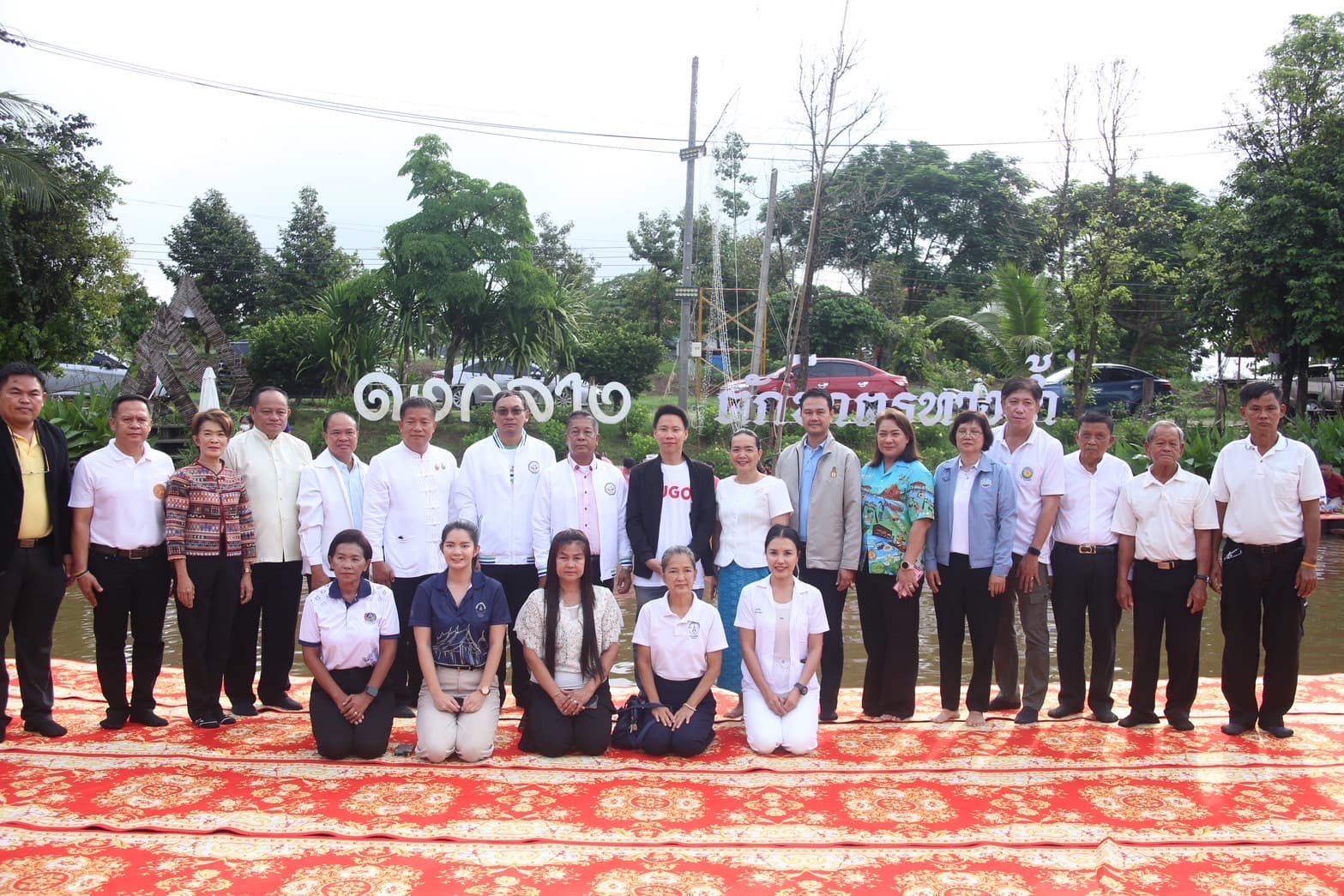 รมว.ท่องเที่ยวและกีฬา ร่วมตักบาตรทางน้ำ หนุนวิถีวัฒนธรรมท้องถิ่น สร้างรายได้สู่ชุมชน
