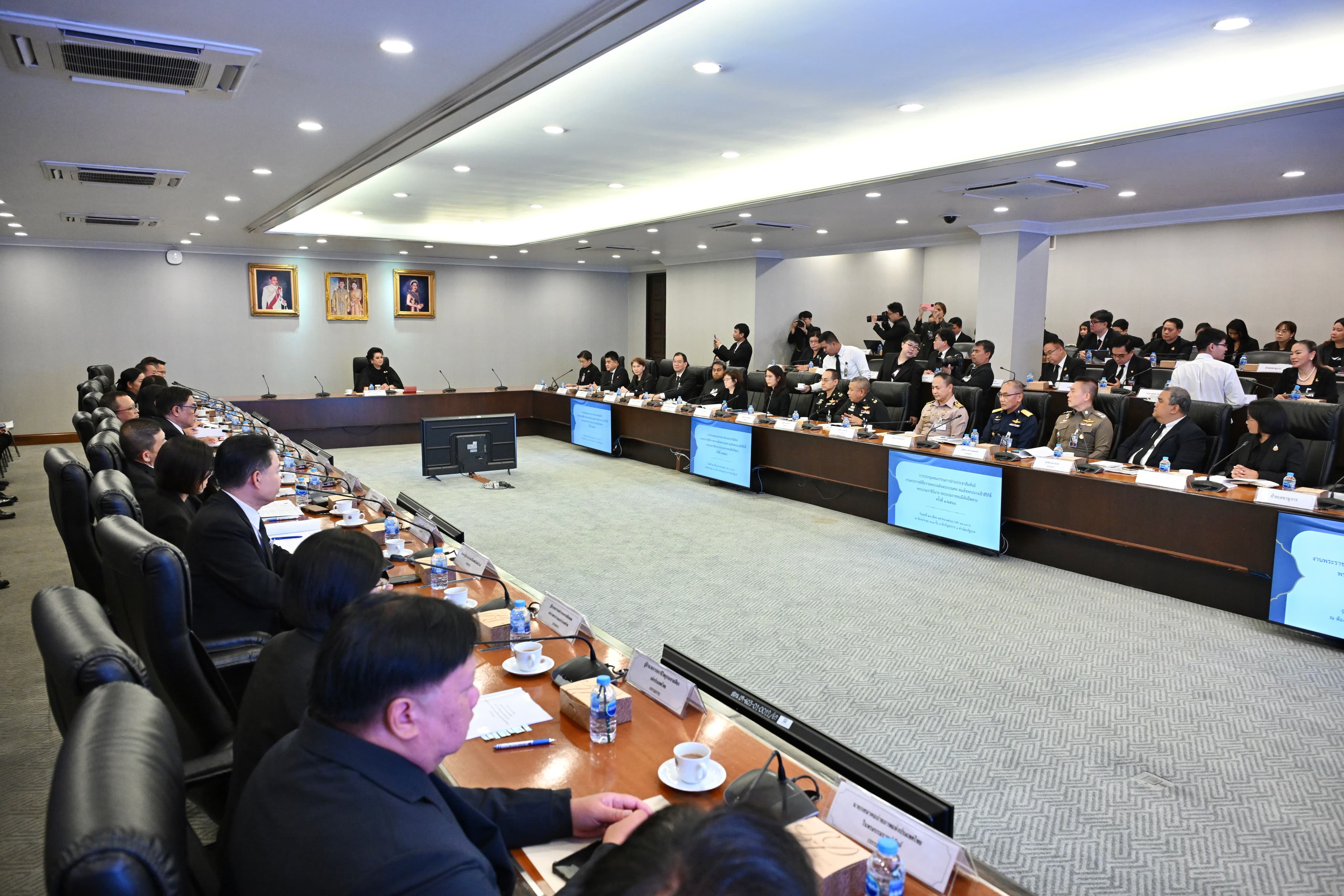 กระทรวงการท่องเที่ยวและกีฬา เข้าร่วมประชุมเตรียมความพร้อมด้านประชาสัมพันธ์งานพระราชพิธีถวายพระเพลิงพระบรมศพ พระพันปีหลวงฯ