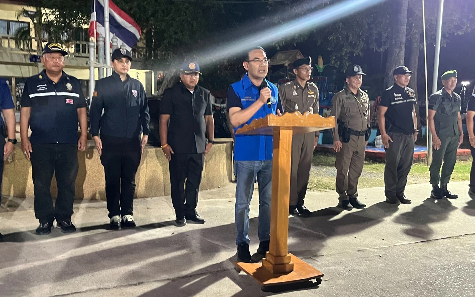 ผู้ช่วยปลัดท่องเที่ยวฯ ลงพื้นที่เกาะพะงัน ตรวจเยี่ยม–ให้กำลังใจ จนท. ดูแลความปลอดภัยงาน Full Moon Party