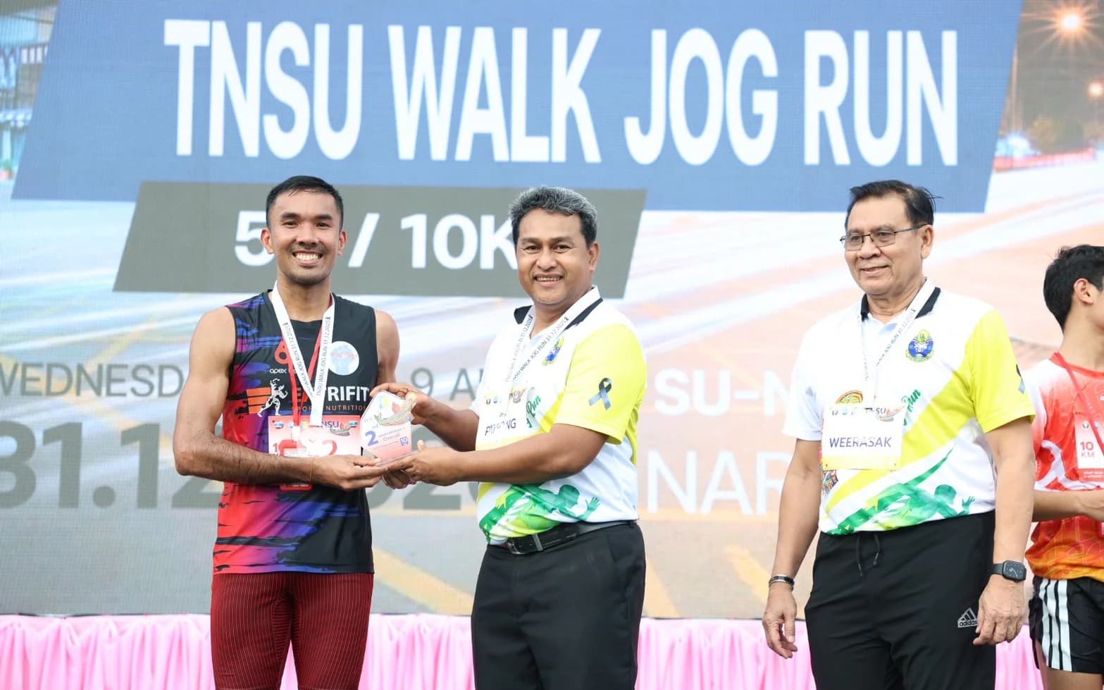 กระทรวงการท่องเที่ยและกีฬา ร่วมกับ มหาวิทยาลัยการกีฬาแห่งชาติ จัดกิจกรรม “TNSU Walk Jog Run” เดิน วิ่ง สี่ภาค ปักหมุดสนามแรก สุไหงโก-ลก กระตุ้นเศรษฐกิจและก