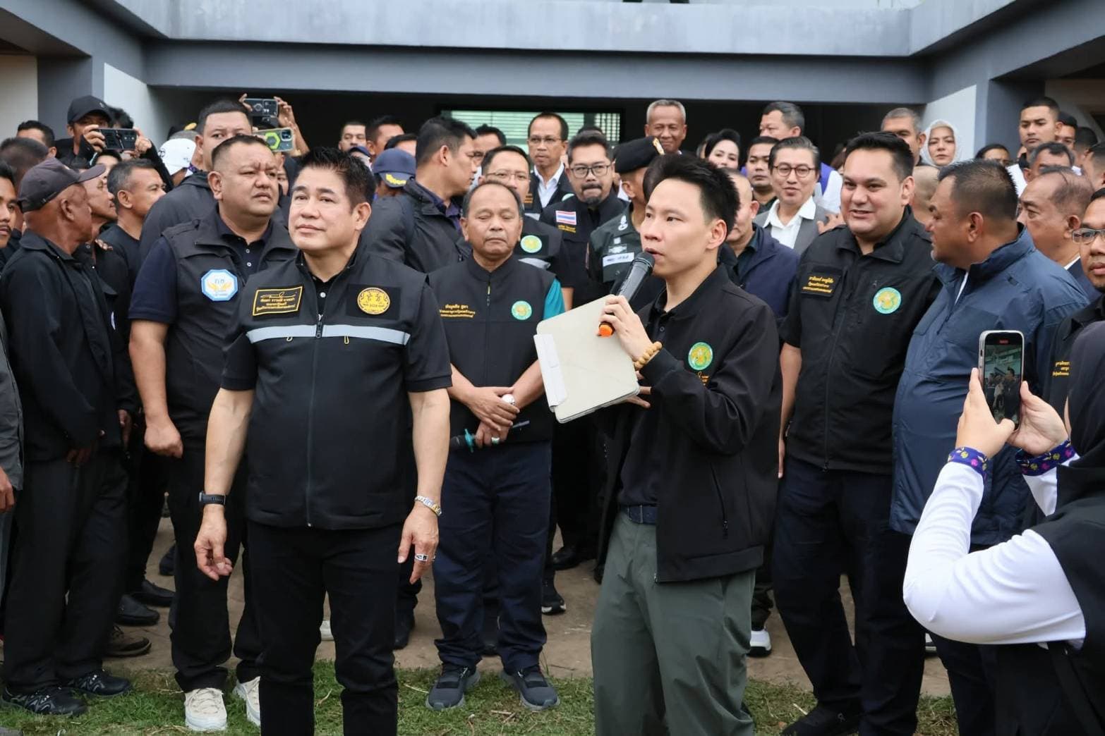รมว.ท่องเที่ยวฯ ลงพื้นที่นราธิวาส ร่วม “ธรรมนัส” เร่งสางปัญหาสนามกีฬาค้างกว่า 10 ปี ย้ำรัฐบาลตั้งใจจริงคืนพื้นที่สร้างสรรค์ให้เยาวชน