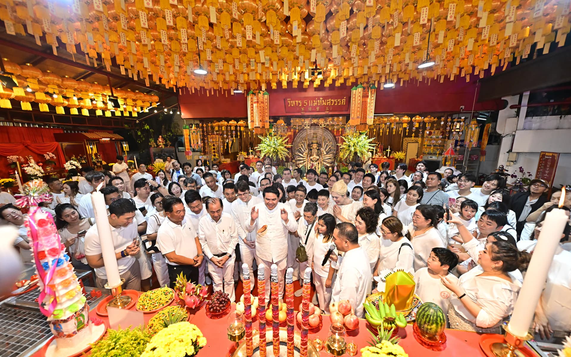“สุรศักดิ์” นำทีมผู้บริหารร่วมงานถือศีลกินเจวัดหงส์ฯ สืบสานวิถีไทยเชื้อสายจีน หนุนท่องเที่ยววัฒนธรรม