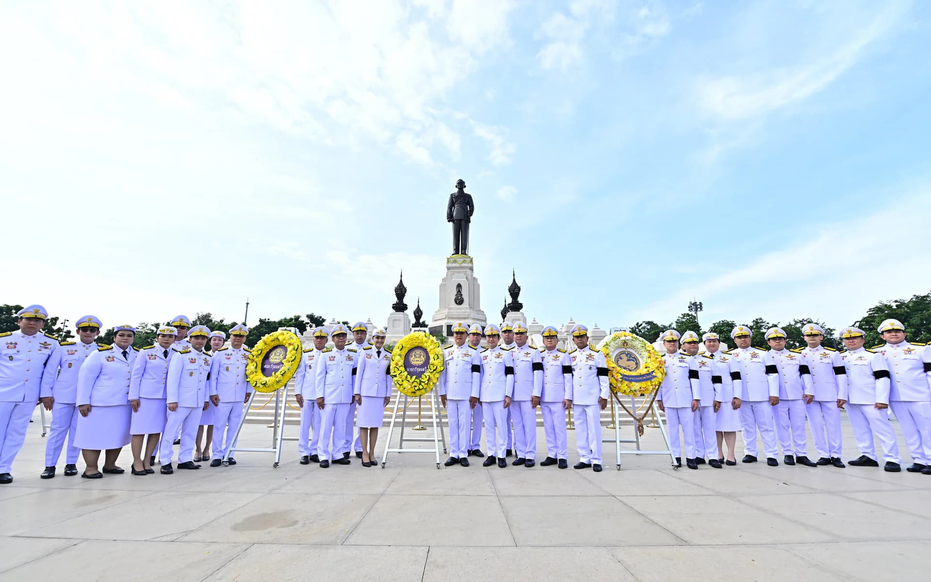 “รมว.สุรศักดิ์” นำคณะผู้บริหารกระทรวงการท่องเที่ยวและกีฬา ร่วมวางพวงมาลา “วันนวมินทรมหาราช” น้อมรำลึกในพระมหากรุณาธิคุณ รัชกาลที่ 9