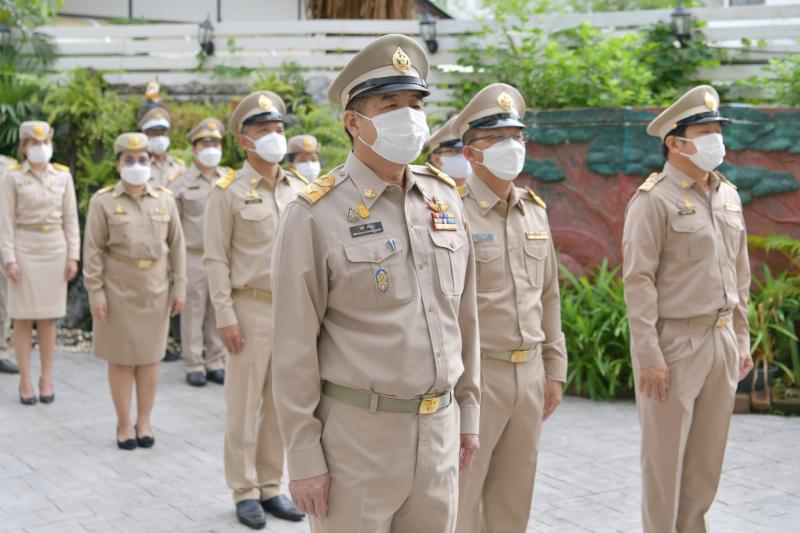 ปลัดกระทรวงการท่องเที่ยวและกีฬา พร้อมด้วยคณะผู้บริหารกระทรวงฯ ร่วมกิจกรรมเคารพธงชาติ และร้องเพลงชาติไทย เนื่องในวันพระราชทานธงชาติไทย 28 กันยายน