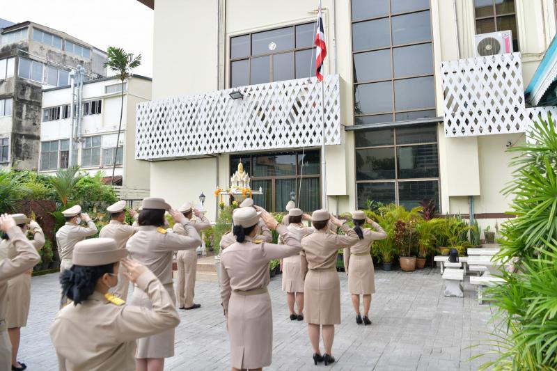 ปลัดกระทรวงการท่องเที่ยวและกีฬา พร้อมด้วยคณะผู้บริหารกระทรวงฯ ร่วมกิจกรรมเคารพธงชาติ และร้องเพลงชาติไทย เนื่องในวันพระราชทานธงชาติไทย 28 กันยายน