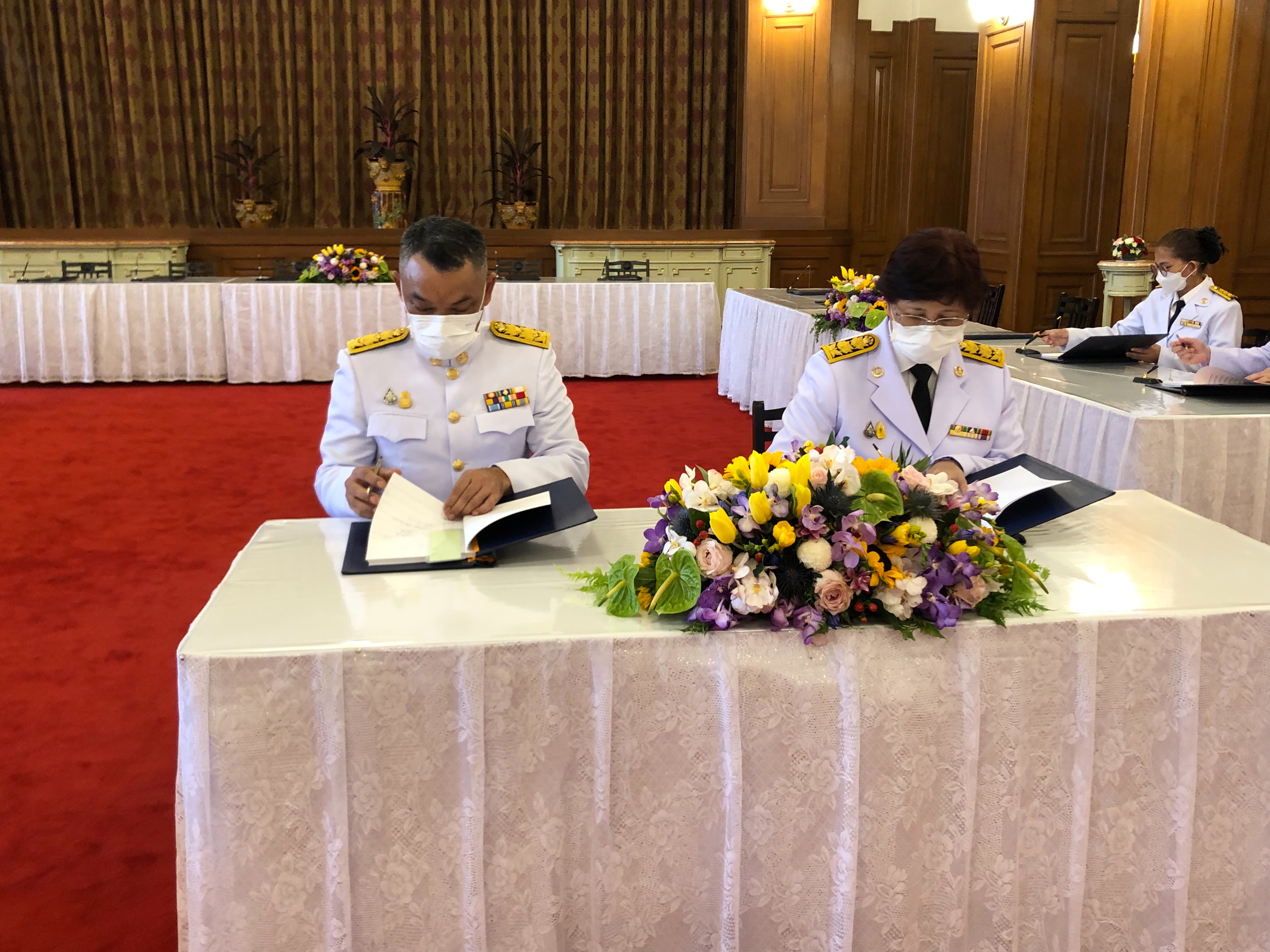 พิธีทำบุญตักบาตรถวายพระราชกุศลและร่วมพิธีถวายสัตย์ปฏิญาณเพื่อเป็นข้าราชการที่ดีและพลังของแผ่นดิน เนื่องในโอกาสวันเฉลิมพระชนมพรรษาพระบาทสมเด็จพระเจ้าอยู่หัว 28 กรกฎาคม 2566