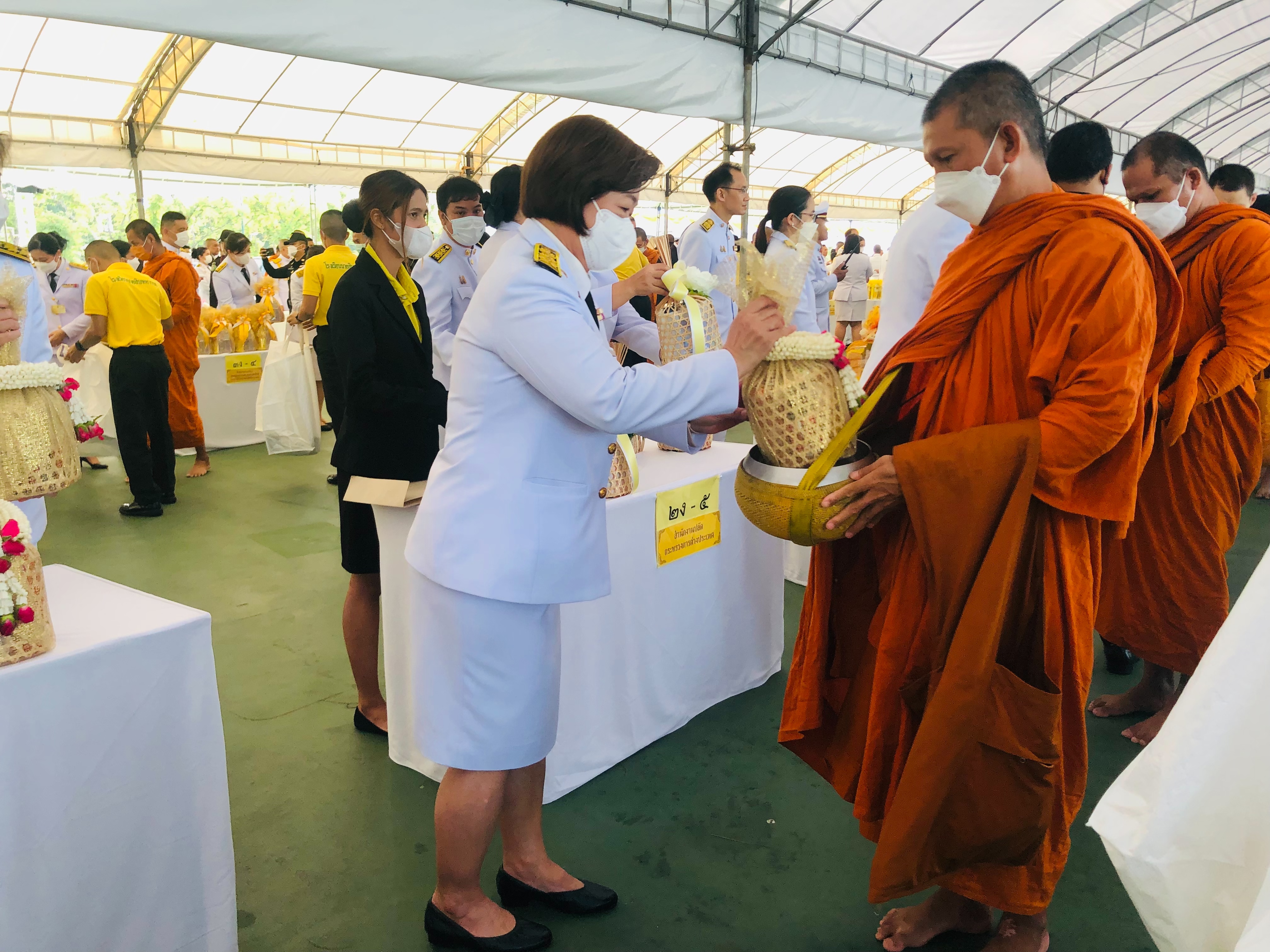 พิธีทำบุญตักบาตรถวายพระราชกุศลและร่วมพิธีถวายสัตย์ปฏิญาณเพื่อเป็นข้าราชการที่ดีและพลังของแผ่นดิน เนื่องในโอกาสวันเฉลิมพระชนมพรรษาพระบาทสมเด็จพระเจ้าอยู่หัว 28 กรกฎาคม 2566