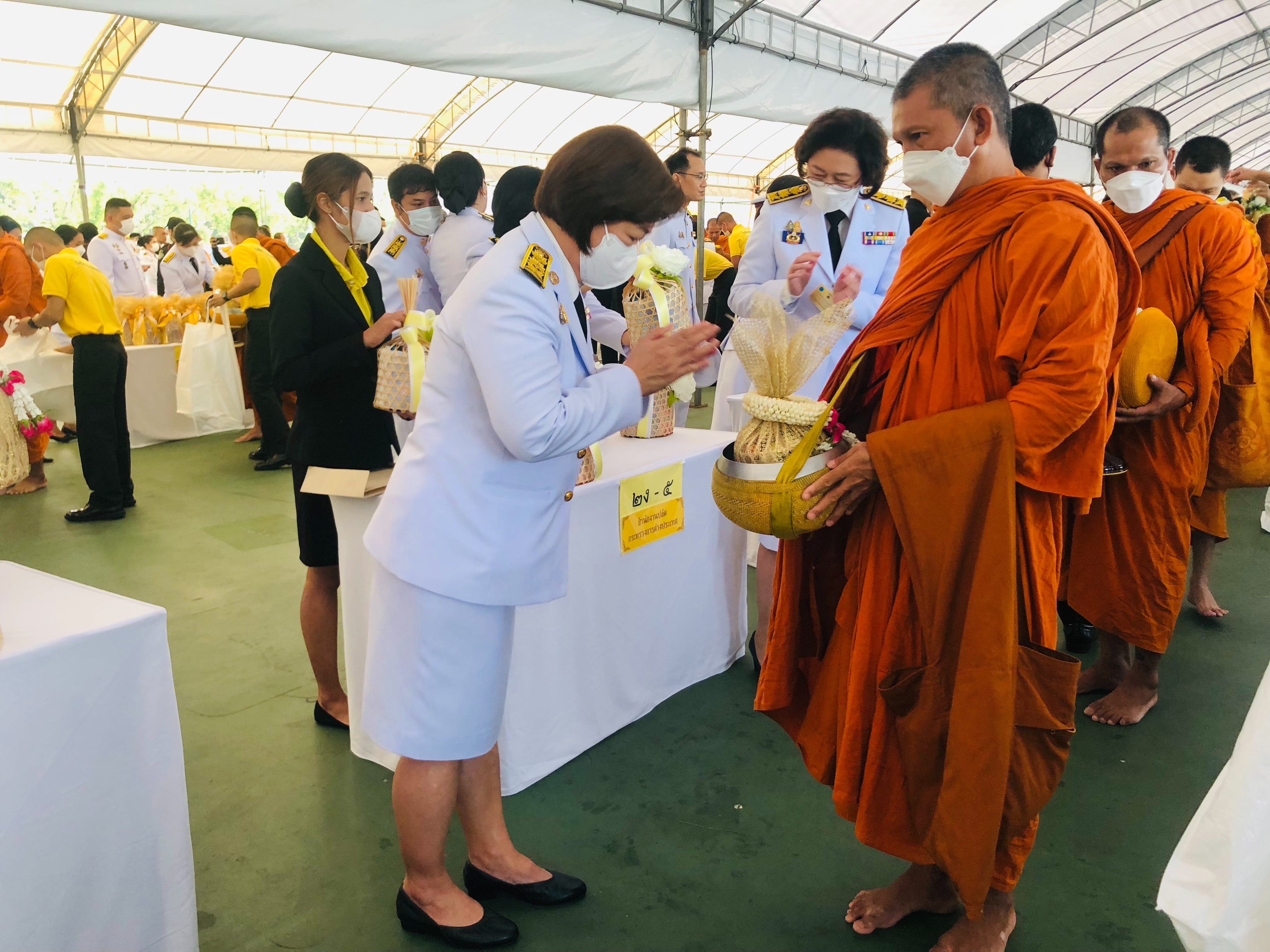 พิธีทำบุญตักบาตรถวายพระราชกุศลและร่วมพิธีถวายสัตย์ปฏิญาณเพื่อเป็นข้าราชการที่ดีและพลังของแผ่นดิน เนื่องในโอกาสวันเฉลิมพระชนมพรรษาพระบาทสมเด็จพระเจ้าอยู่หัว 28 กรกฎาคม 2566
