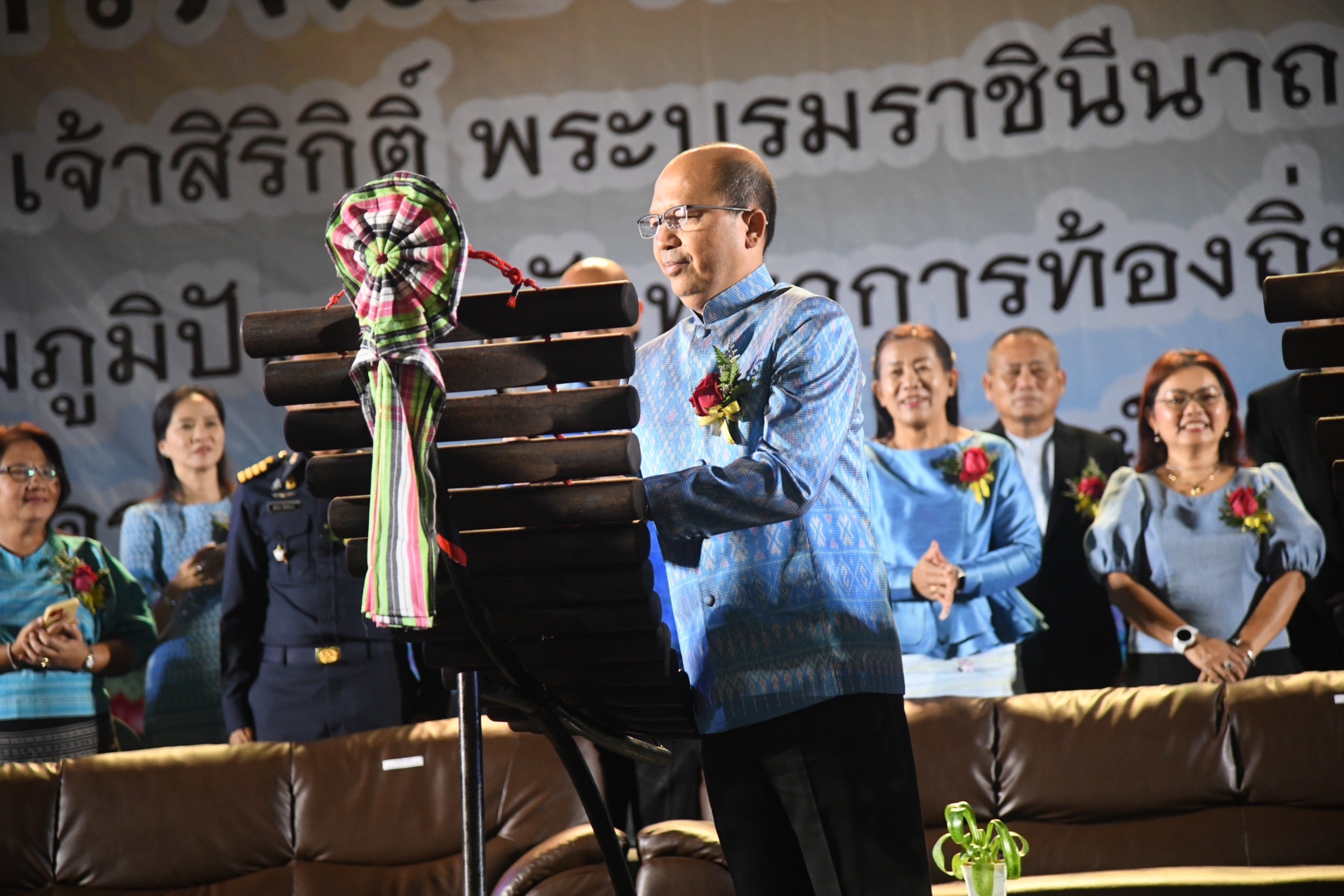 ปลัดท่องเที่ยวและกีฬา เป็นประธานพิธีเปิดการประกวดดนตรีพื้นบ้านวงโปงลางชิงถ้วย พระราชทาน สมเด็จพระนางเจ้าสิริกิติ์ พระบรมราชินีนาถ พระบรมราชชนนี พันปีหลวง