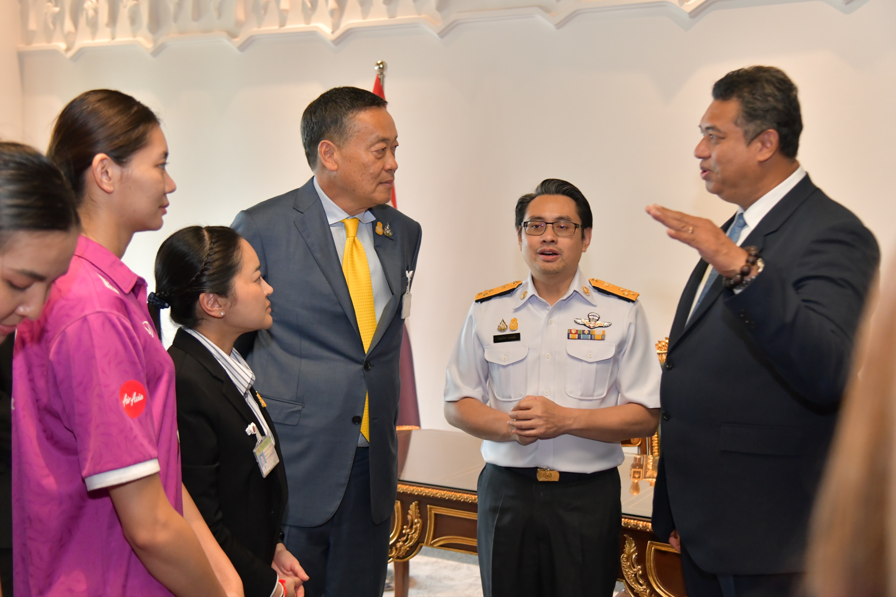 นายกรัฐมนตรีให้กำลังใจนักกีฬาวอลเลย์บอลหญิงทีมชาติไทย หวังให้ผ่านรอบคัดเลือก เข้าแข่งขันกีฬาโอลิมปิก 2024 โดยรัฐบาลพร้อมสนับสนุนเต็มที่