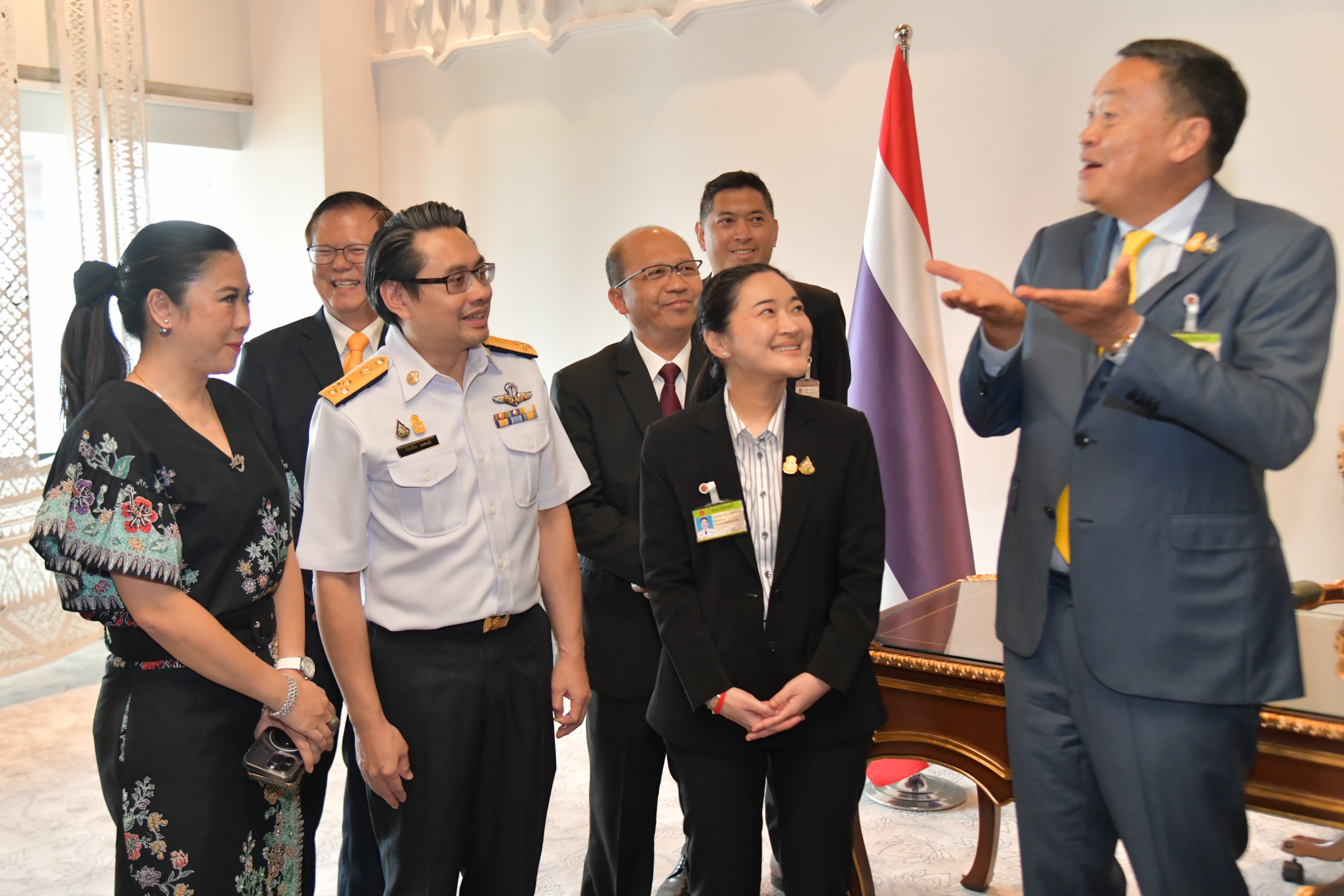 นายกรัฐมนตรีให้กำลังใจนักกีฬาวอลเลย์บอลหญิงทีมชาติไทย หวังให้ผ่านรอบคัดเลือก เข้าแข่งขันกีฬาโอลิมปิก 2024 โดยรัฐบาลพร้อมสนับสนุนเต็มที่