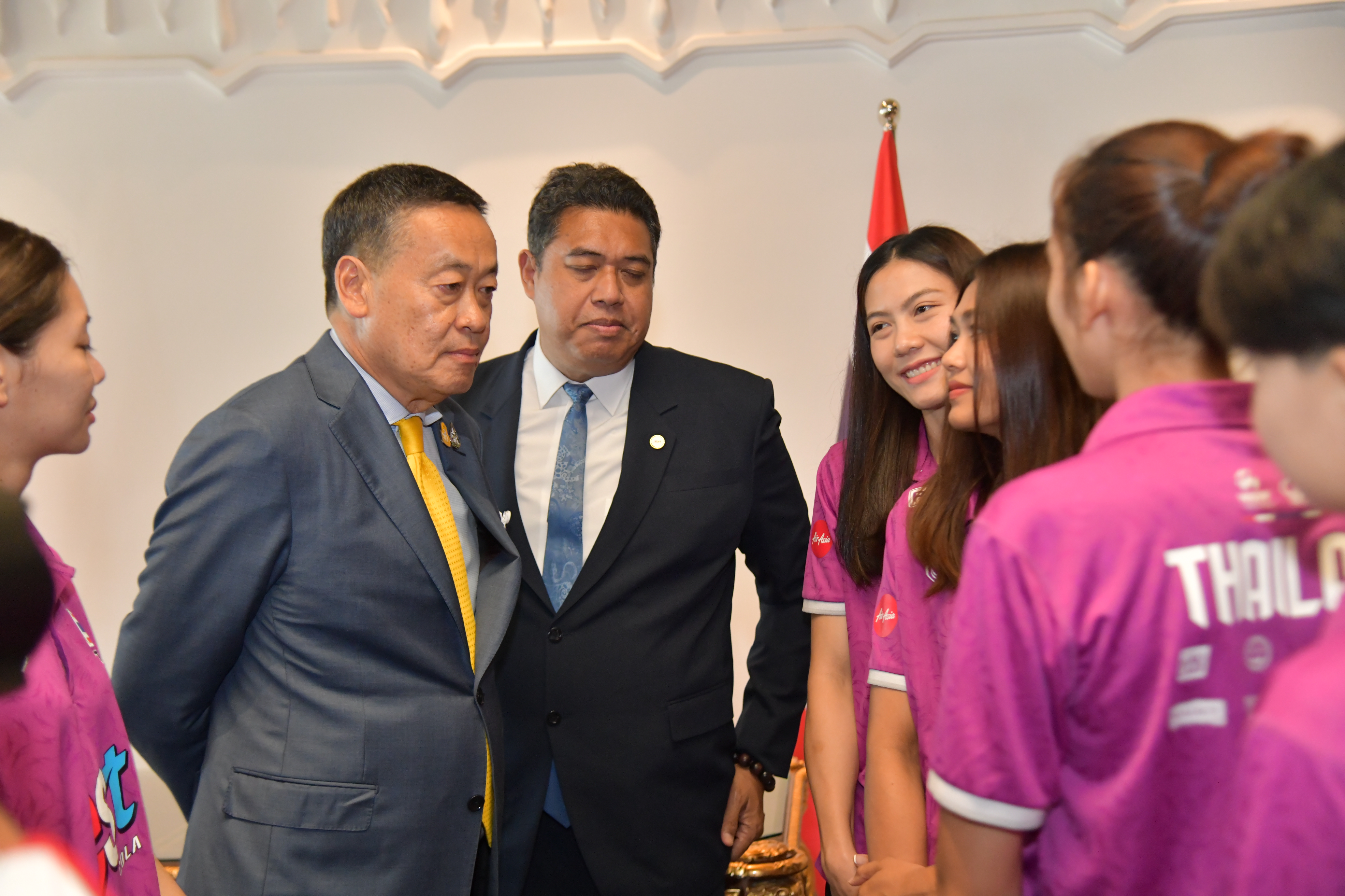 นายกรัฐมนตรีให้กำลังใจนักกีฬาวอลเลย์บอลหญิงทีมชาติไทย หวังให้ผ่านรอบคัดเลือก เข้าแข่งขันกีฬาโอลิมปิก 2024 โดยรัฐบาลพร้อมสนับสนุนเต็มที่