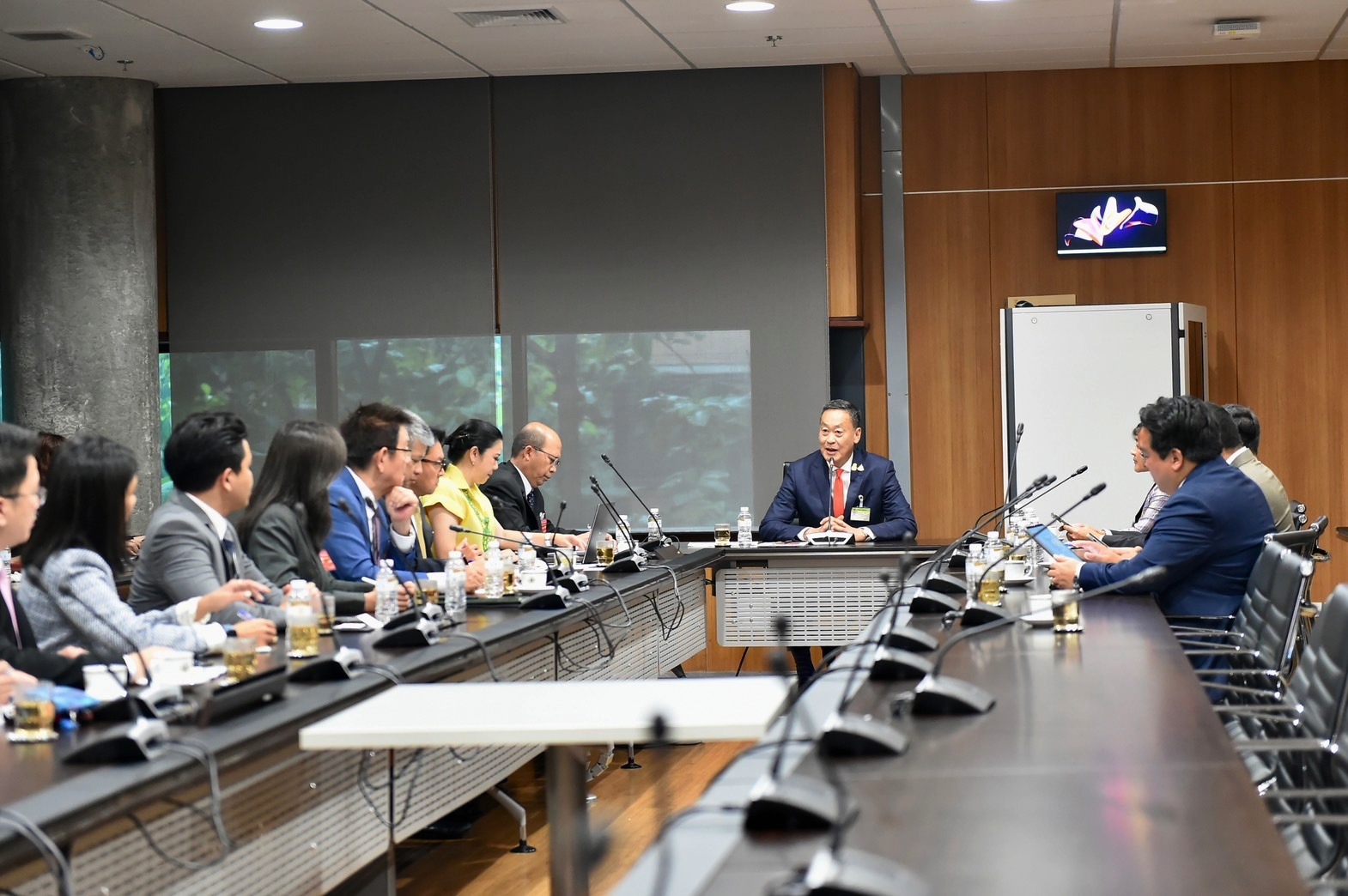 นายกรัฐมนตรีเป็นประธานการประชุมร่วมกับรัฐมนตรีว่าการกระทรวงการท่องเที่ยวและกีฬา เตรียมการรองรับนักท่องเที่ยว