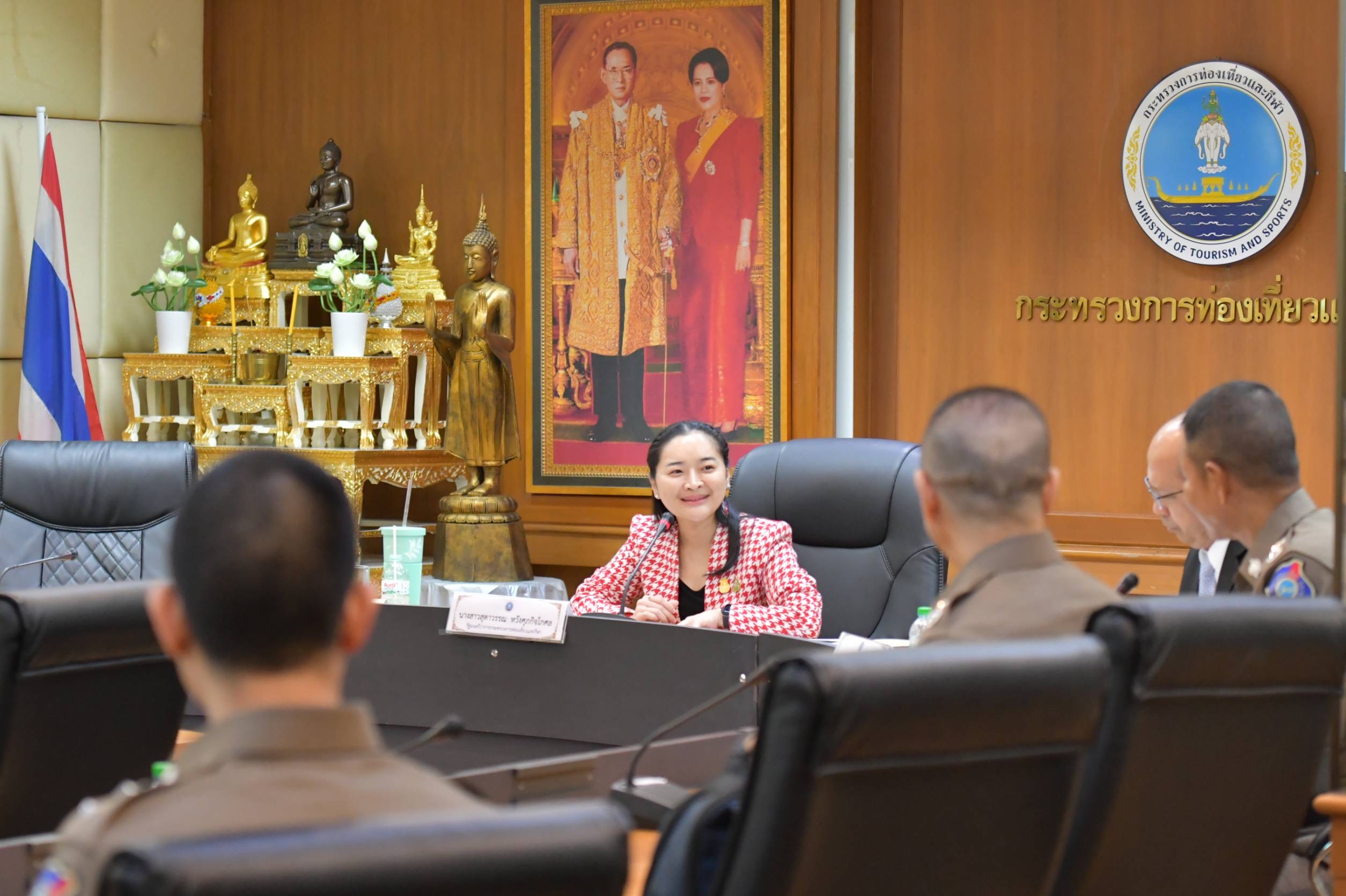 นางสาวสุดาวรรณ หวังศุภกิจโกศล รัฐมนตรีว่าการกระทรวงการท่องเที่ยวและกีฬา เป็นประธานการประชุมนำเสนอภารกิจ แผนงาน และโครงการของหน่วยงานในสังกัดกระทรวงการท่องเที่ยวและกีฬา