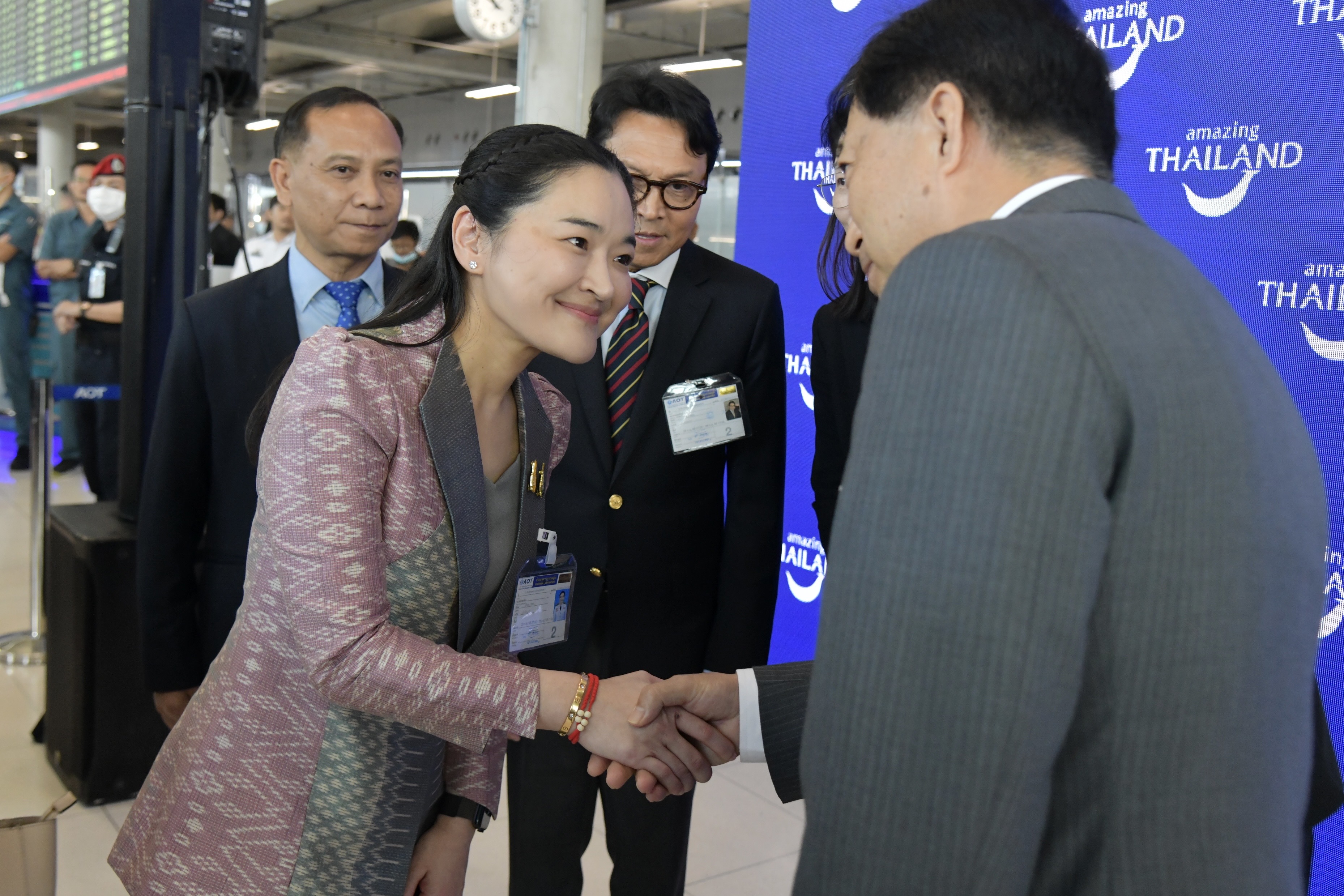 ททท. จัดพิธีต้อนรับนักท่องเที่ยวจากสาธารณรัฐประชาชนจีนและคาซัคสถาน ตามมาตรการยกเว้นการตรวจลงตรา (VISA Exemption) ณ 4 ท่าอากาศยานนานาชาติ