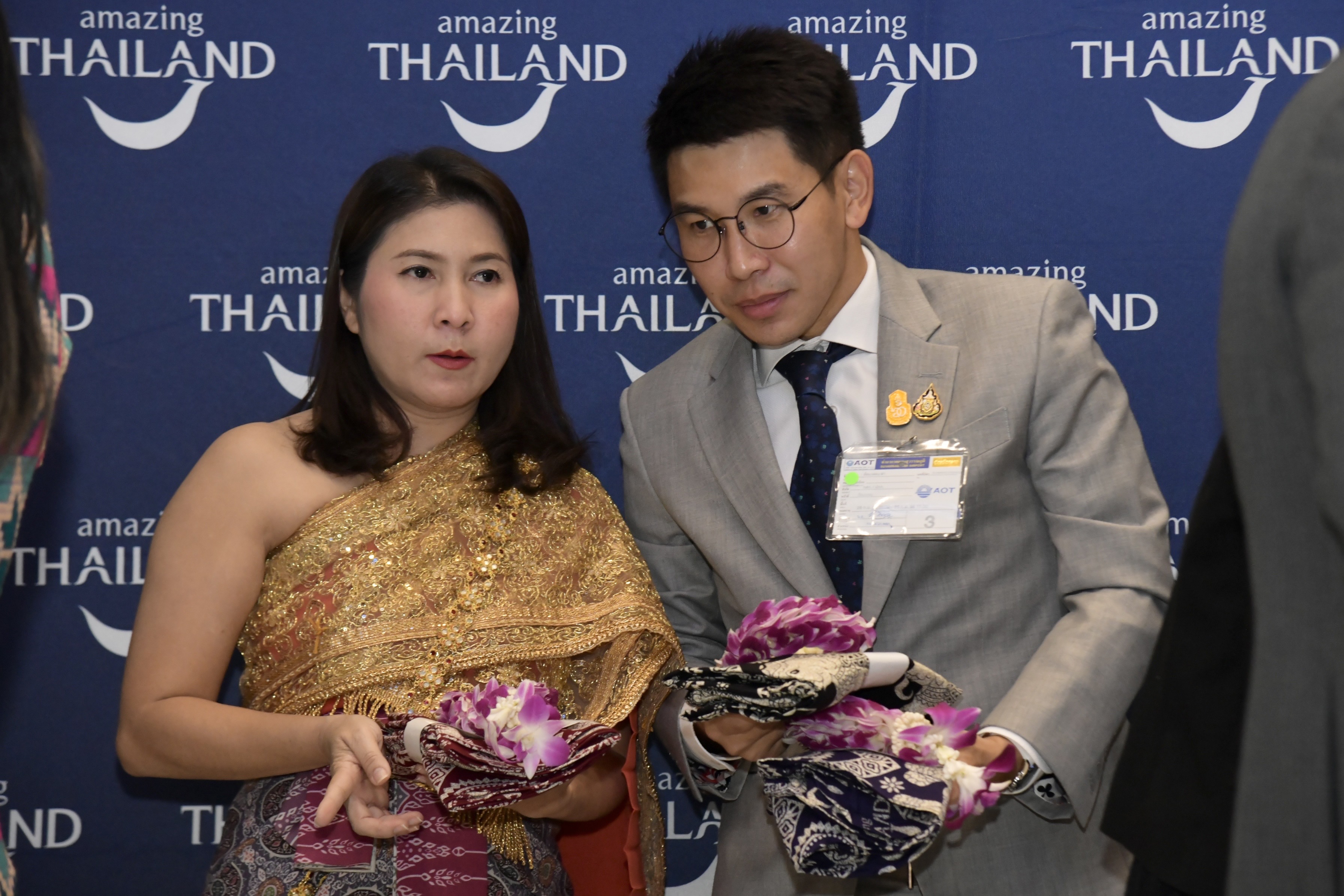 ททท. จัดพิธีต้อนรับนักท่องเที่ยวจากสาธารณรัฐประชาชนจีนและคาซัคสถาน ตามมาตรการยกเว้นการตรวจลงตรา (VISA Exemption) ณ 4 ท่าอากาศยานนานาชาติ