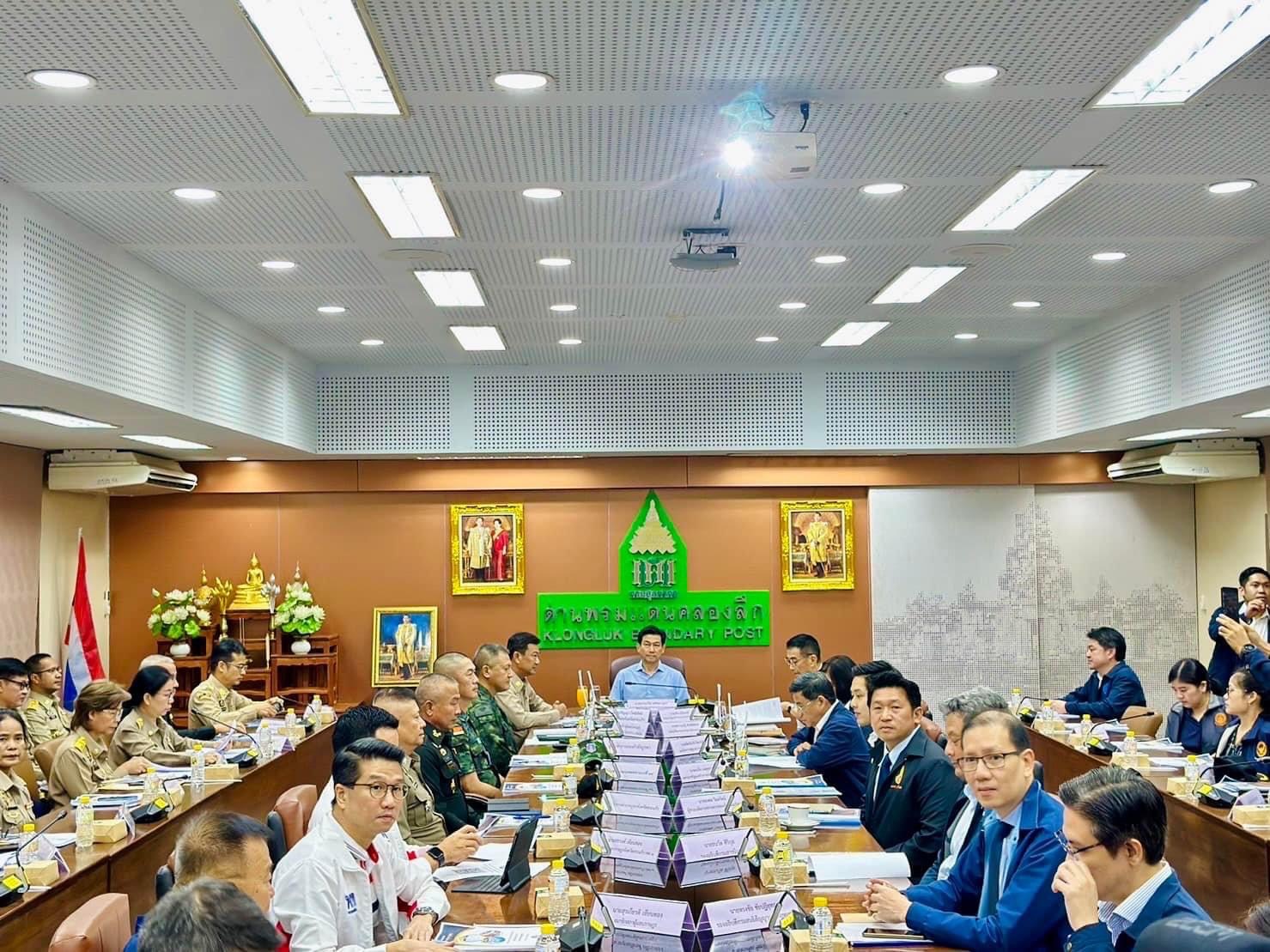 ผู้ช่วยปลัดกระทรวงการท่องเที่ยวเเละกีฬา เข้าร่วมการลงพื้นที่จังหวัดสระแก้ว เพื่อรับฟังการบรรยายสรุปสถานการณ์การค้า การท่องเที่ยวชายเเดนไทย - กัมพูชา