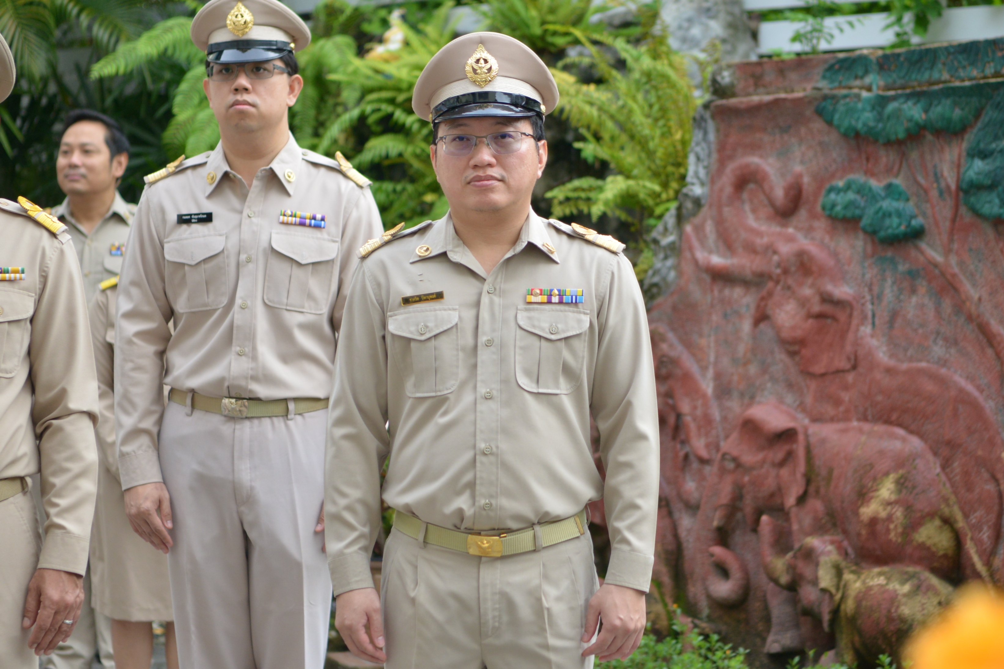 น. นางสาววันทนา แจ้งประจักษ์ รองปลัดกระทรวงการท่องเที่ยวและกีฬา นำคณะผู้บริหาร ข้าราชการ และบุคลากรของกระทรวงการท่องเที่ยวและกีฬา เข้าแถวเคารพธงชาติและร้องเพลงชาติไทย เนื่องในวันพระราชทานธงชาติไทย 28 กันยายน (Thai National Flag Day) ประจำปี 2566 