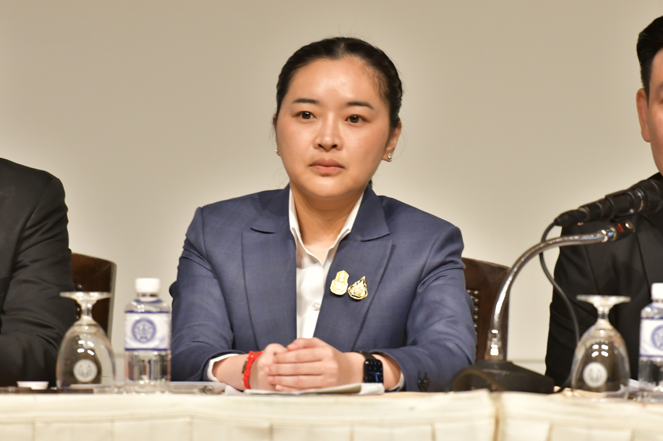 รัฐมนตรีว่าการกระทรวงการท่องเที่ยวและกีฬา ร่วมแถลงข่าวเหตุการณ์กราดยิงในห้างสรรพสินค้า ยืนยันรัฐบาลพร้อมดูแลผู้บาดเจ็บ-เสียชีวิต-มีมาตราการรับมือตั้งศูนย์ command center สื่อสารทุกภาคส่วน