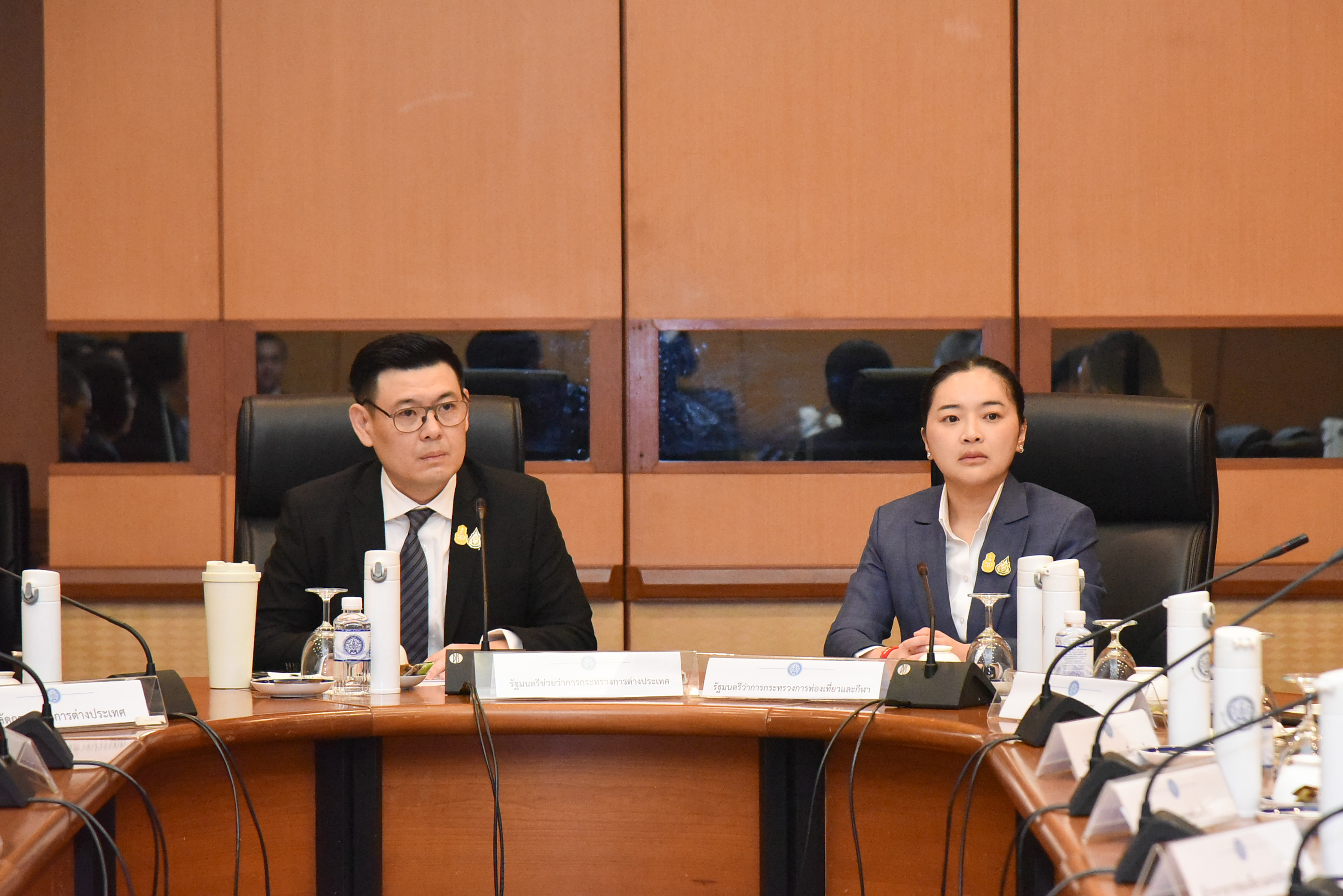 รัฐมนตรีว่าการกระทรวงการท่องเที่ยวและกีฬา ร่วมแถลงข่าวเหตุการณ์กราดยิงในห้างสรรพสินค้า ยืนยันรัฐบาลพร้อมดูแลผู้บาดเจ็บ-เสียชีวิต-มีมาตราการรับมือตั้งศูนย์ command center สื่อสารทุกภาคส่วน