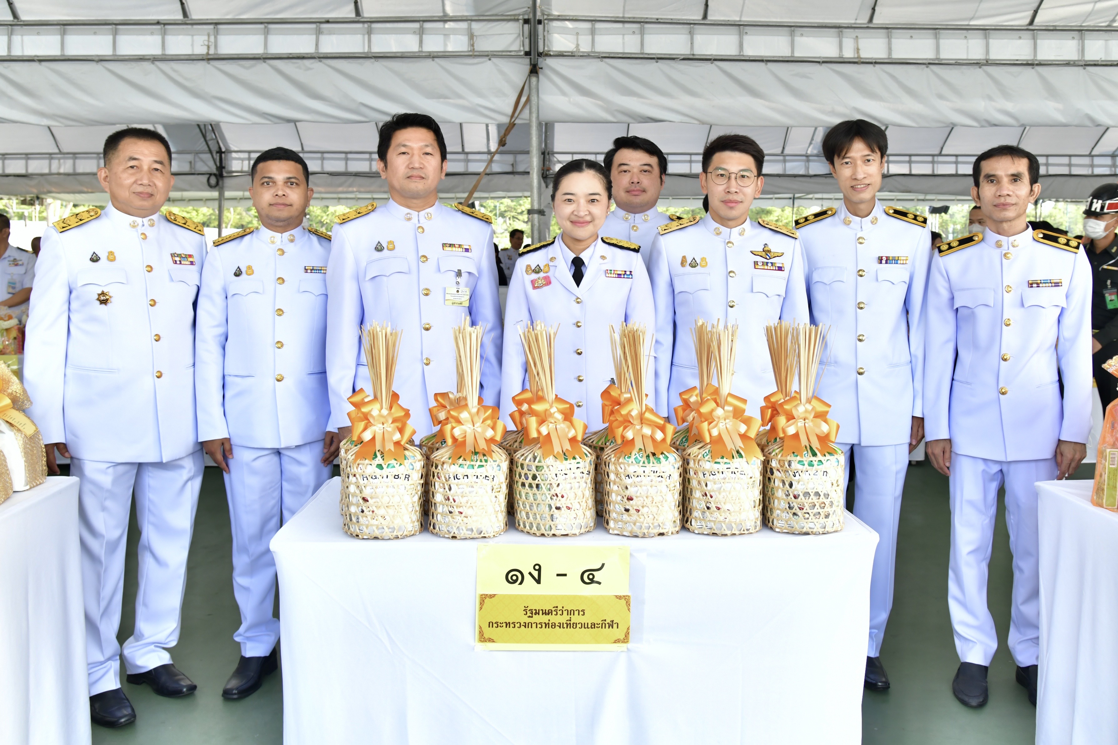 พิธีสวดพระพุทธมนต์ทำบุญตักบาตรถวายพระราชกุศล และวางพวงมาลาเนื่องใน 