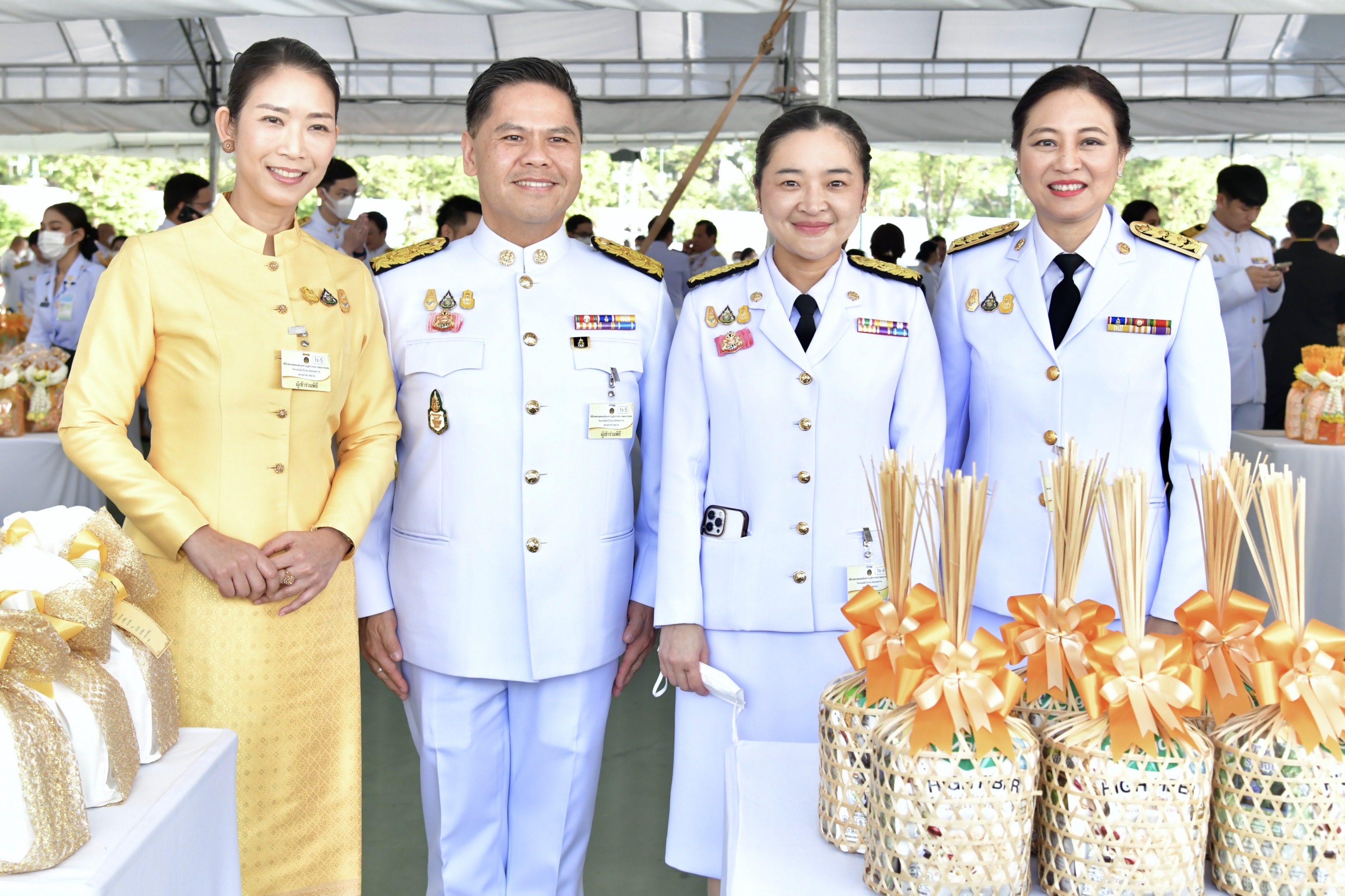 พิธีสวดพระพุทธมนต์ทำบุญตักบาตรถวายพระราชกุศล และวางพวงมาลาเนื่องใน 