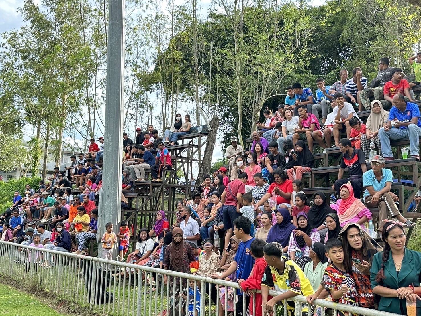 หัวหน้าผู้ตรวจราชการ กก. ประธานในพิธีเปิดการแข่งขันฟุตบอลลอยกระทงคัพ ครั้งที่ 51 ประจำปี 2566