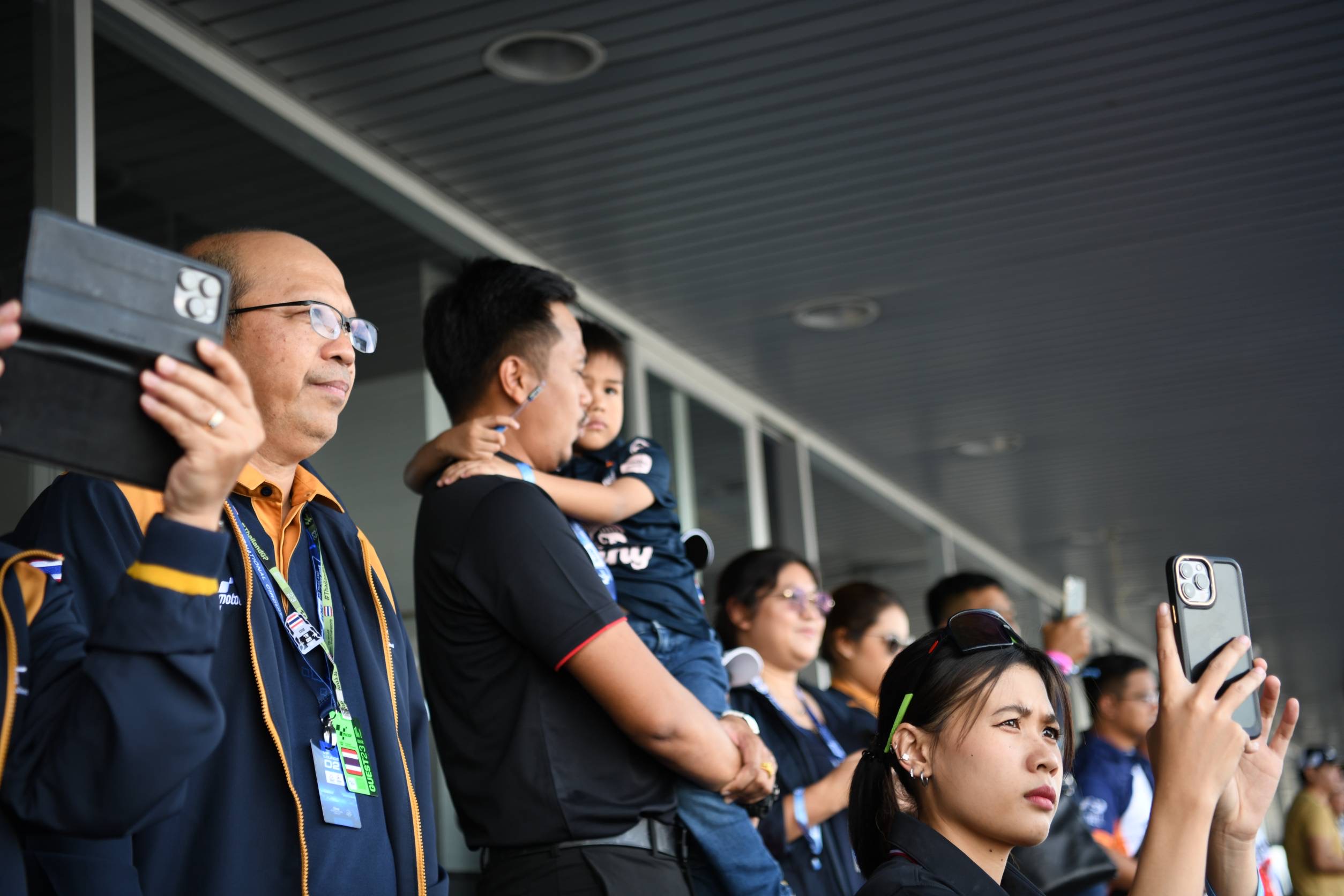 ที่ปรึกษา รมว.กก พร้อมด้วย เลขา รมว.กก ร่วมงานโมโตจีพี 