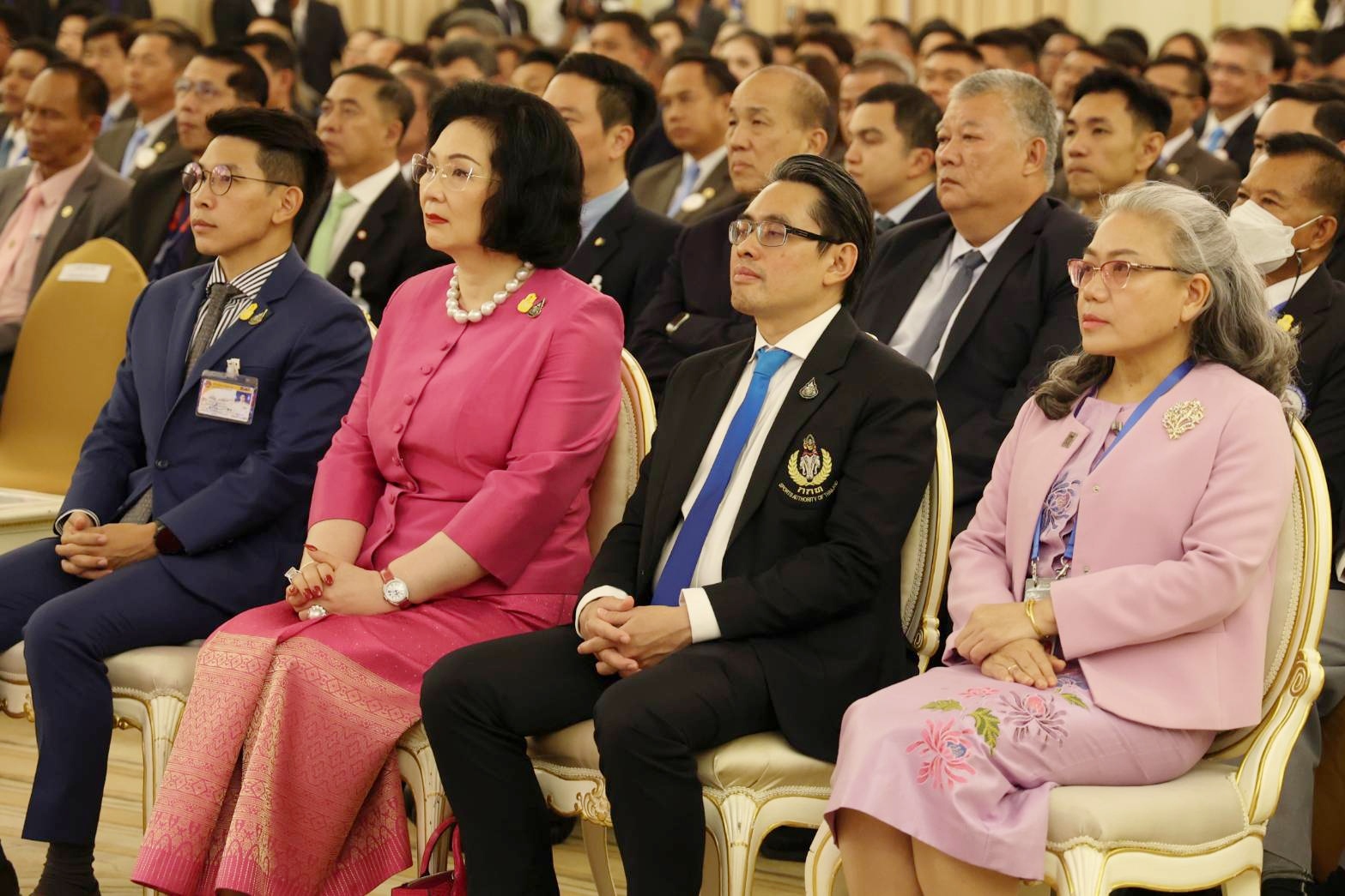 รัฐบาลมอบเงินรางวัลและแสดงความยินดีกับนักกีฬาทีมชาติไทย ชุด เอเชียนเกมส์ ครั้งที่ 19 และกีฬาเอเชียนพาราเกมส์ ครั้งที่ 4 ณ สาธารณรัฐประชาชนจีน รวม 2 เกมส์ 353,925,000 ล้านบาท