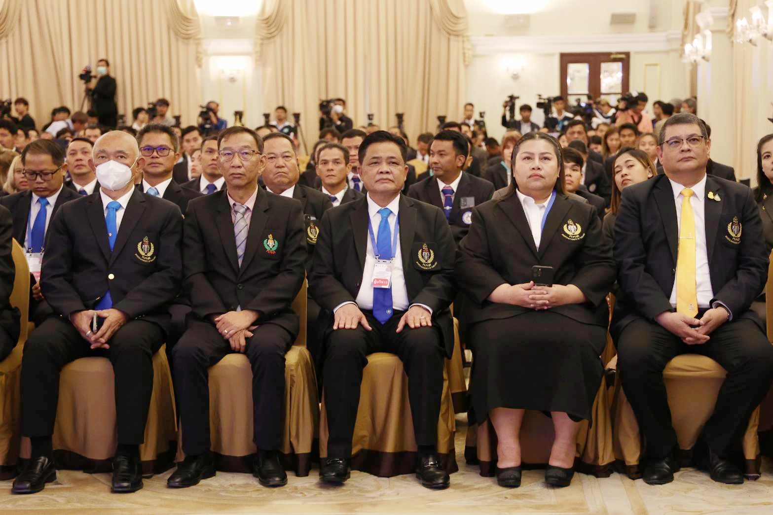 รัฐบาลมอบเงินรางวัลและแสดงความยินดีกับนักกีฬาทีมชาติไทย ชุด เอเชียนเกมส์ ครั้งที่ 19 และกีฬาเอเชียนพาราเกมส์ ครั้งที่ 4 ณ สาธารณรัฐประชาชนจีน รวม 2 เกมส์ 353,925,000 ล้านบาท