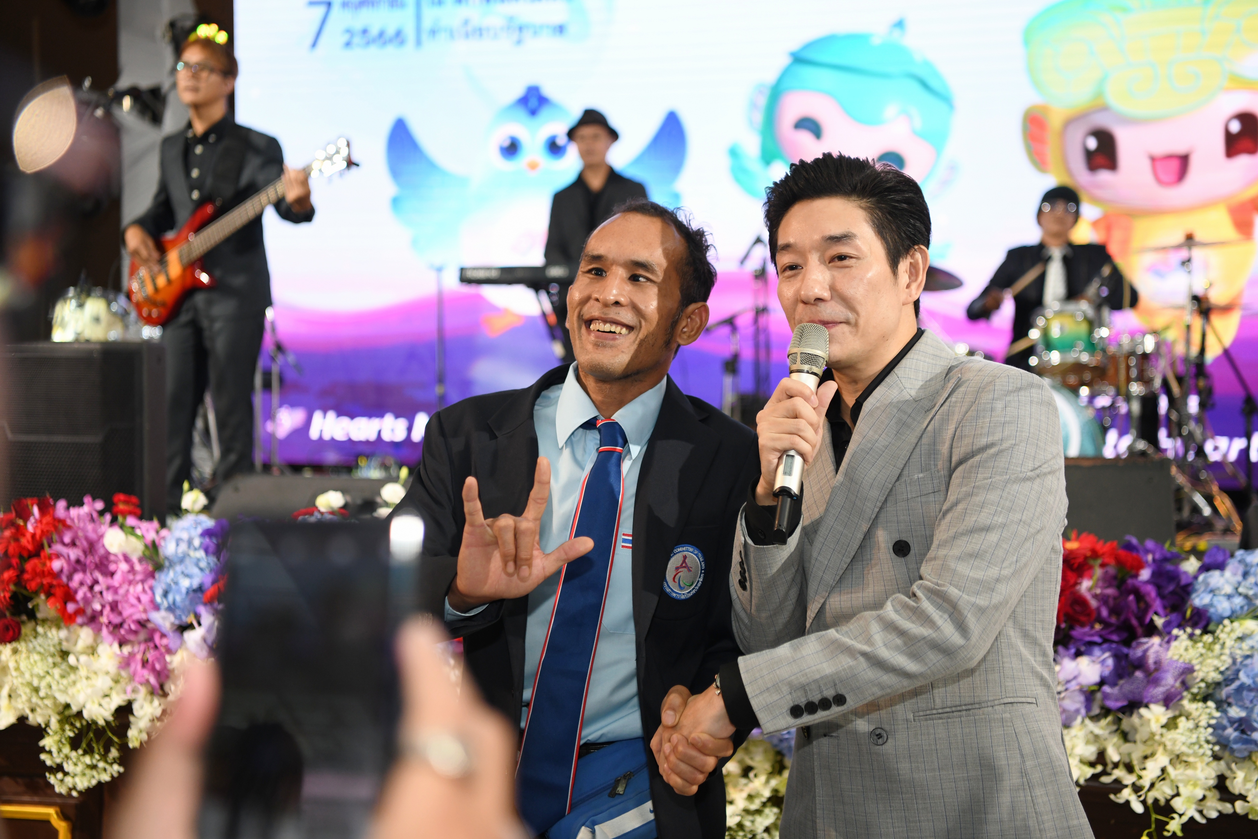 รัฐบาลมอบเงินรางวัลและแสดงความยินดีกับนักกีฬาทีมชาติไทย ชุด เอเชียนเกมส์ ครั้งที่ 19 และกีฬาเอเชียนพาราเกมส์ ครั้งที่ 4 ณ สาธารณรัฐประชาชนจีน รวม 2 เกมส์ 353,925,000 ล้านบาท