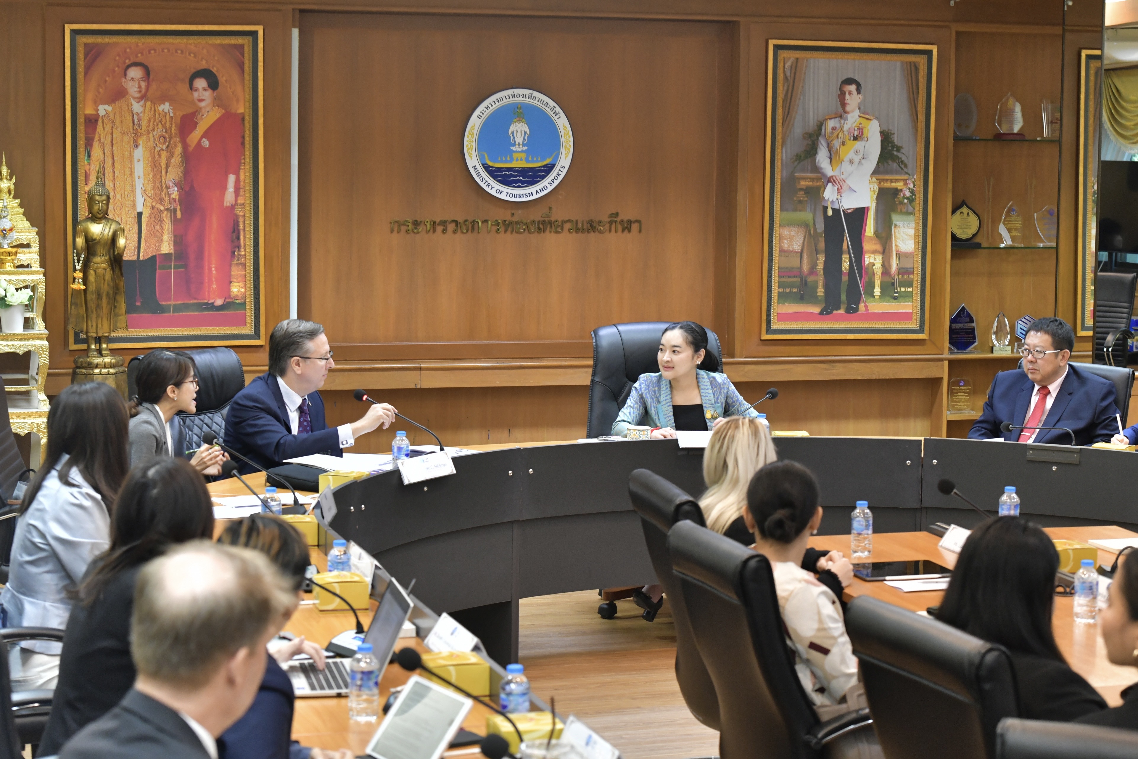 ประธานบริษัทโบอิ้ง ประจำภูมิภาคเอเชียตะวันออกเฉียงใต้ ในฐานะหัวหน้าคณะสภาธุรกิจสหรัฐอเมริกา-อาเซียน (U.S.-Asean Business Council: USABC) และคณะฯ