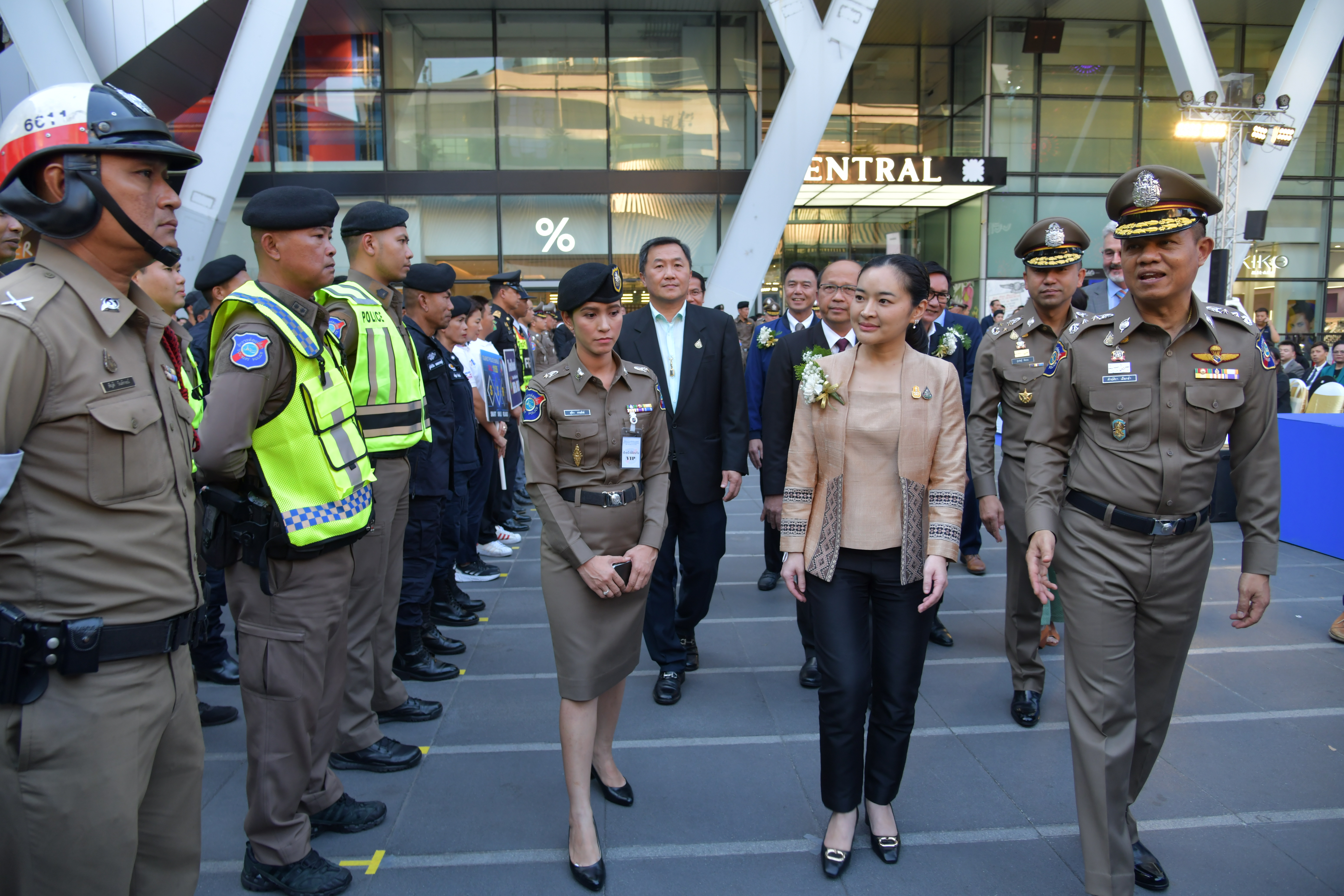 พิธีปล่อยแถวสร้างความเชื่อมั่นด้านความปลอดภัยของการท่องเที่ยวมิติใหม่ เทศกาลส่งท้ายปีเก่าต้อนรับปีใหม่ 2567 (HAPPY NEW YEAR 2024)