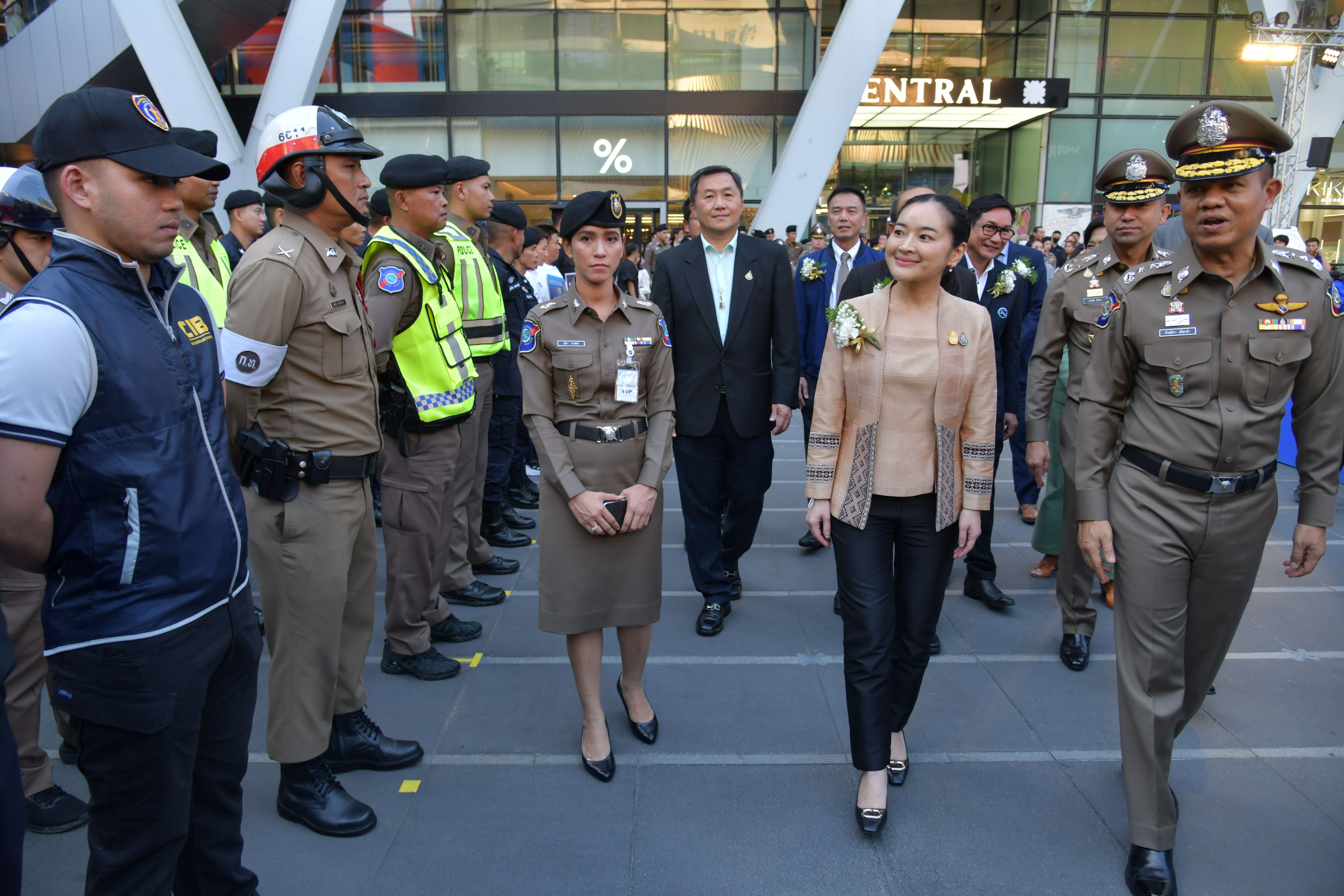 พิธีปล่อยแถวสร้างความเชื่อมั่นด้านความปลอดภัยของการท่องเที่ยวมิติใหม่ เทศกาลส่งท้ายปีเก่าต้อนรับปีใหม่ 2567 (HAPPY NEW YEAR 2024)