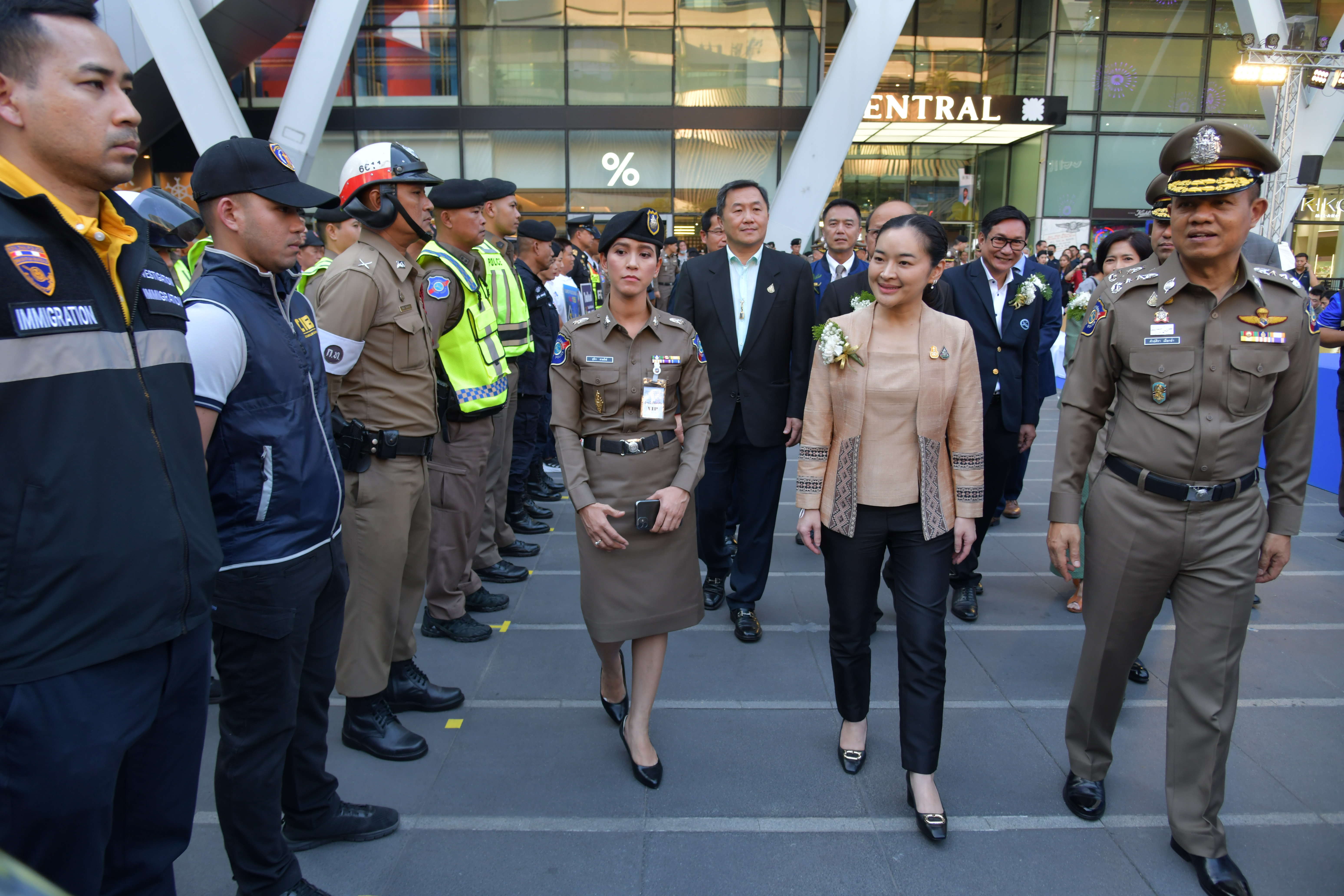 พิธีปล่อยแถวสร้างความเชื่อมั่นด้านความปลอดภัยของการท่องเที่ยวมิติใหม่ เทศกาลส่งท้ายปีเก่าต้อนรับปีใหม่ 2567 (HAPPY NEW YEAR 2024)