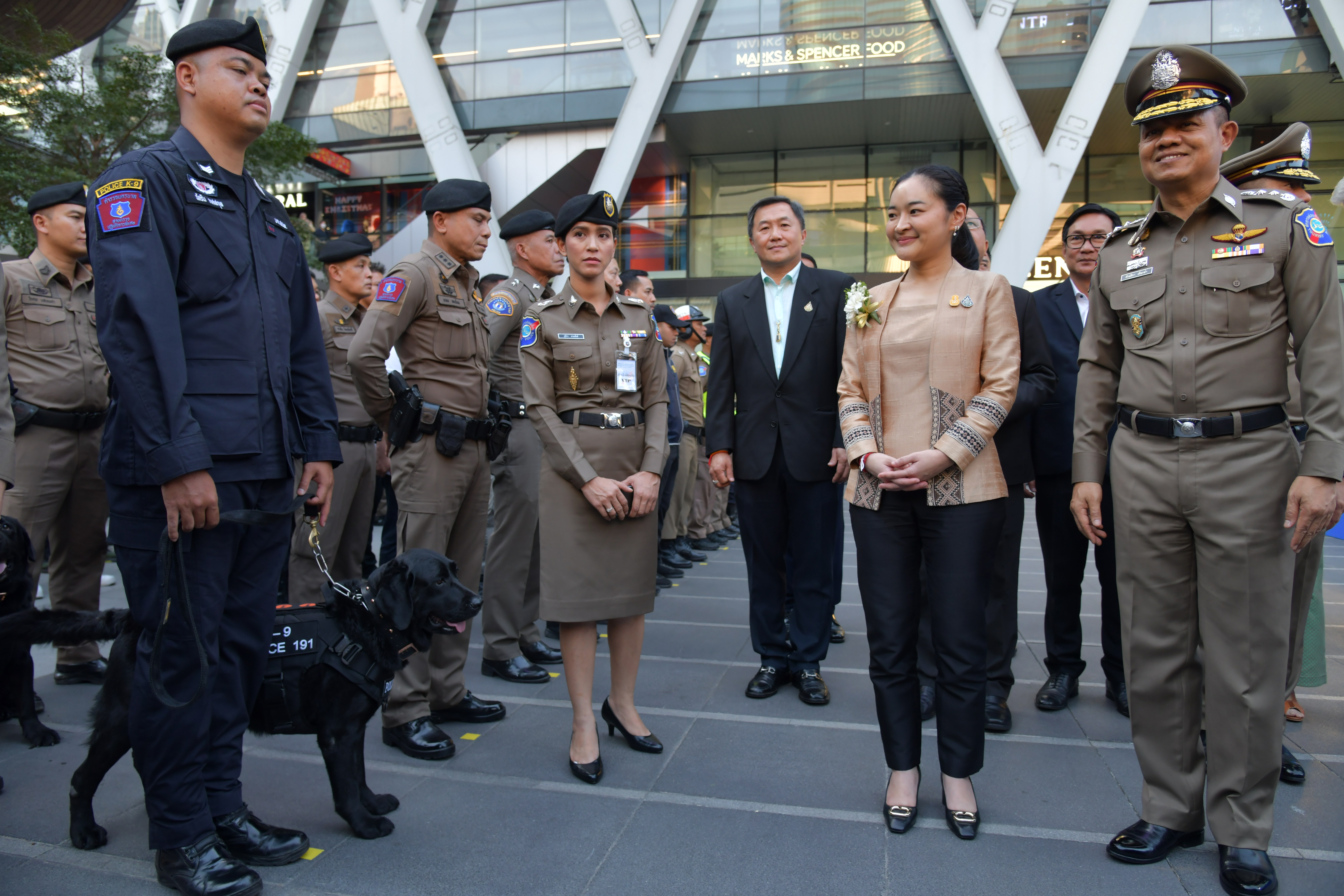 พิธีปล่อยแถวสร้างความเชื่อมั่นด้านความปลอดภัยของการท่องเที่ยวมิติใหม่ เทศกาลส่งท้ายปีเก่าต้อนรับปีใหม่ 2567 (HAPPY NEW YEAR 2024)