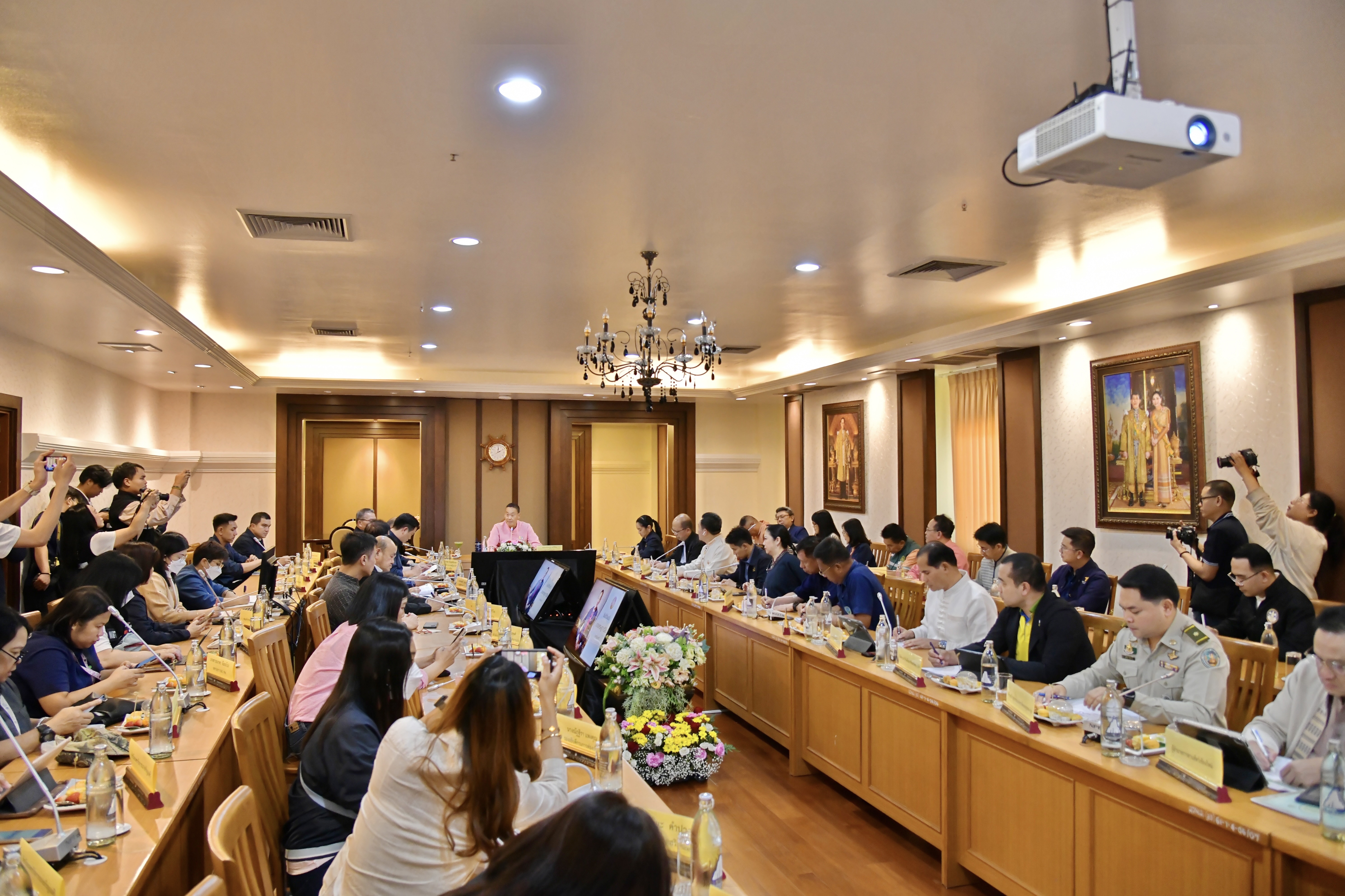 การประชุมติดตามความคืบหน้าแผนพัฒนาแหล่งท่องเที่ยวในพื้นที่จังหวัดเชียงใหม่ และพบปะประชาชน