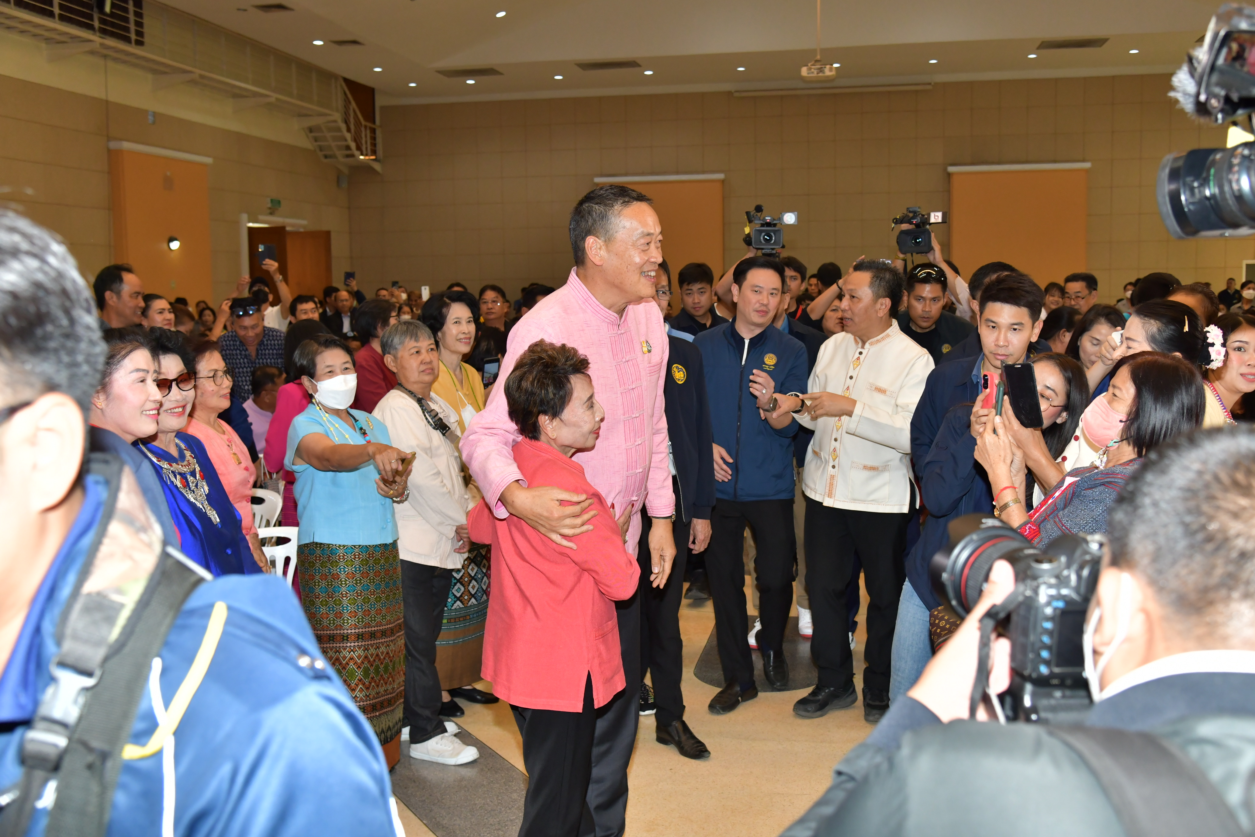 การประชุมติดตามความคืบหน้าแผนพัฒนาแหล่งท่องเที่ยวในพื้นที่จังหวัดเชียงใหม่ และพบปะประชาชน