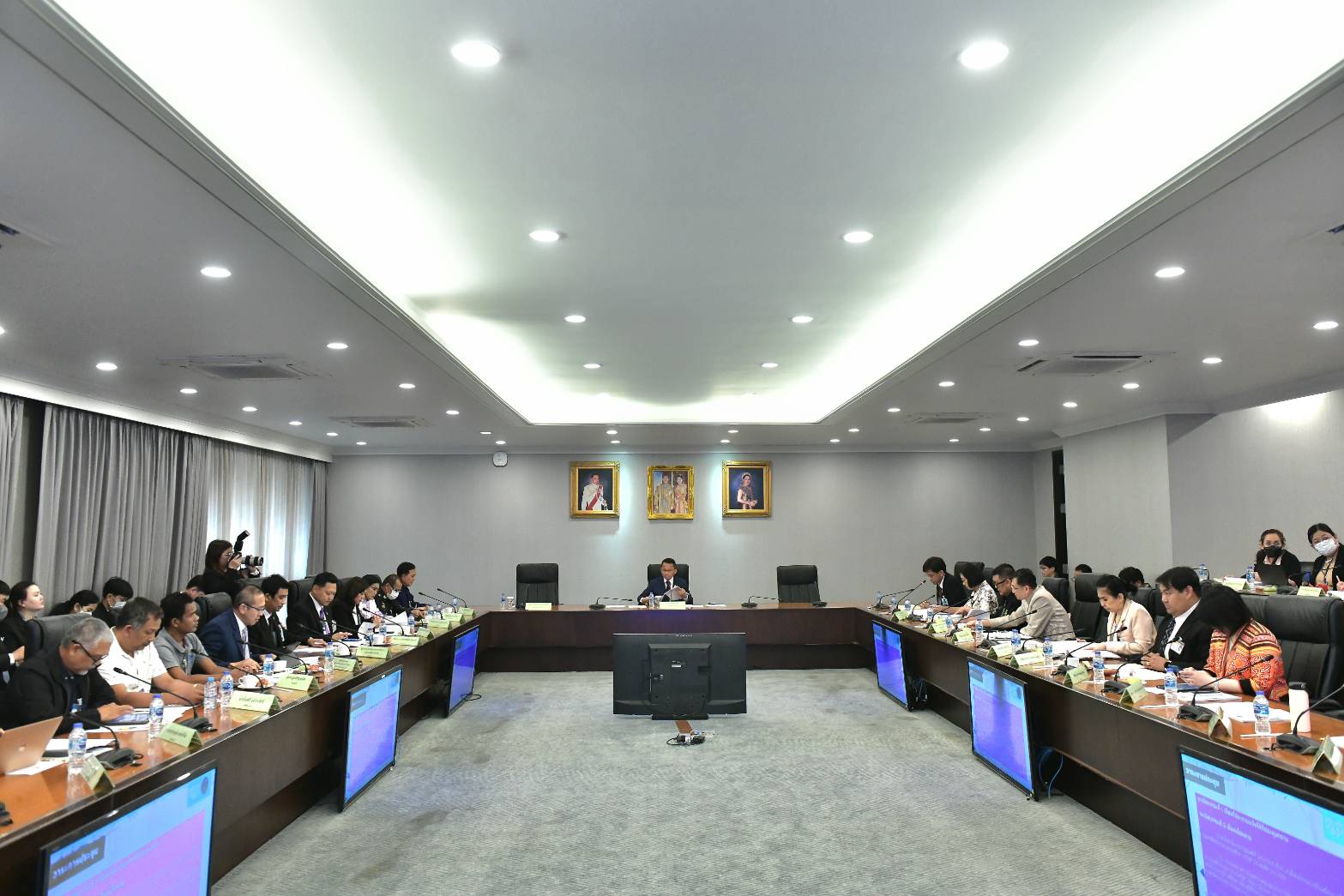 การประชุมคณะกรรมการขับเคลื่อนการฟื้นฟูวิถีชีวิตกลุ่มชาติพันธุ์ชาวเลและชาวกะเหรี่ยง