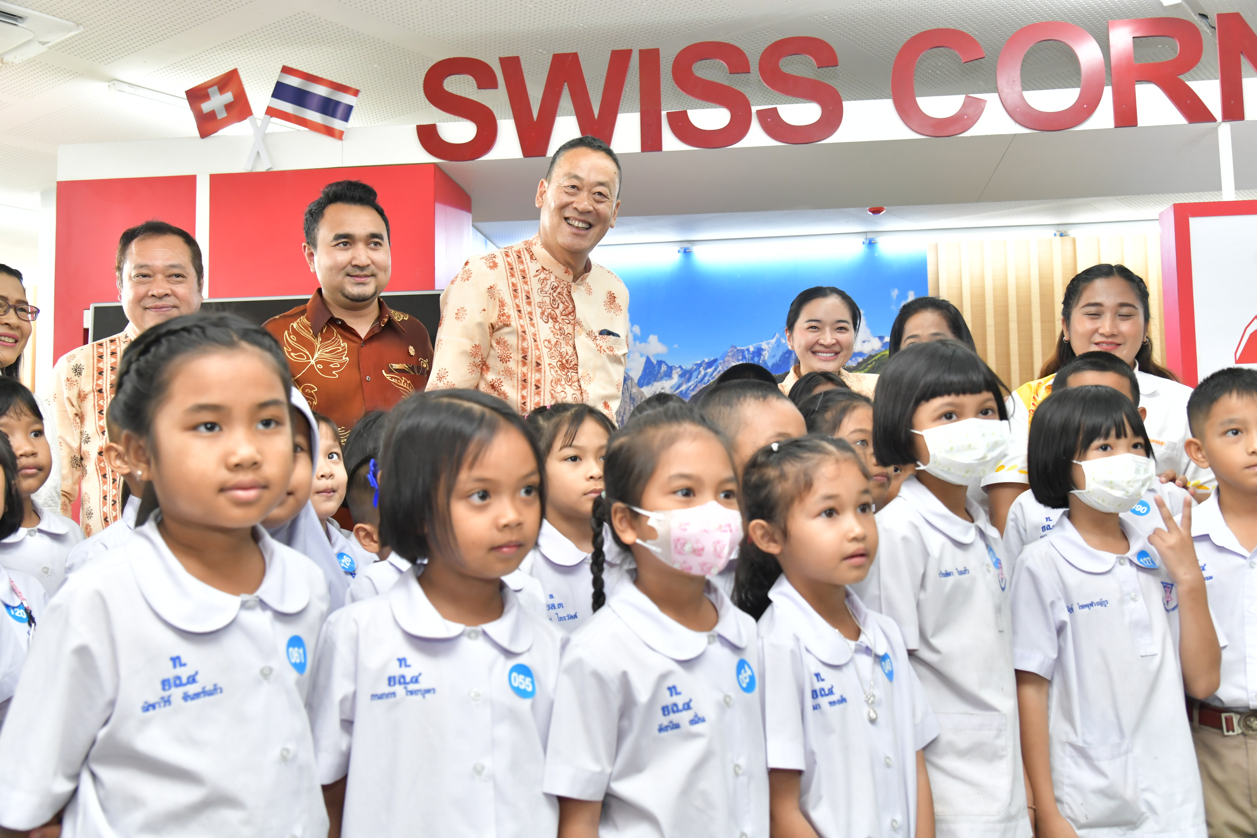 นายเศรษฐา ทวีสิน นายกรัฐมนตรีและรัฐมนตรีว่าการกระทรวงการคลัง พร้อมด้วย นางสาวสุดาวรรณ หวังศุภกิจโกศล รัฐมนตรีว่าการกระทรวงการท่องเที่ยวและกีฬาเดินทางถึงอุทยานการเรียนรู้ยะลา (TK Park) ต.สะเตง อ.เมืองยะลา