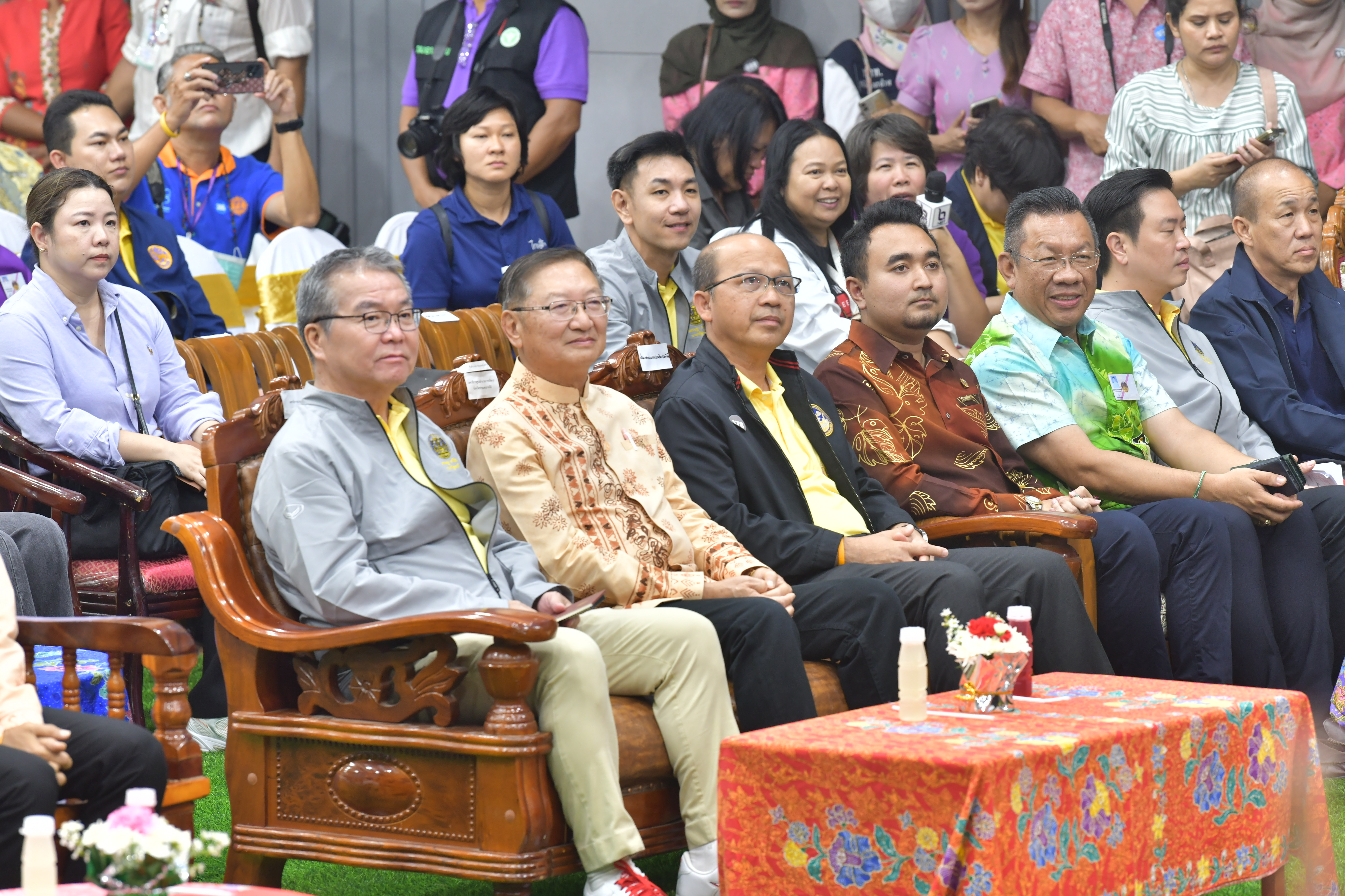 นายเศรษฐา ทวีสิน นายกรัฐมนตรีและรัฐมนตรีว่าการกระทรวงการคลัง พร้อมด้วย นางสาวสุดาวรรณ หวังศุภกิจโกศล รัฐมนตรีว่าการกระทรวงการท่องเที่ยวและกีฬาเดินทางถึงอุทยานการเรียนรู้ยะลา (TK Park) ต.สะเตง อ.เมืองยะลา