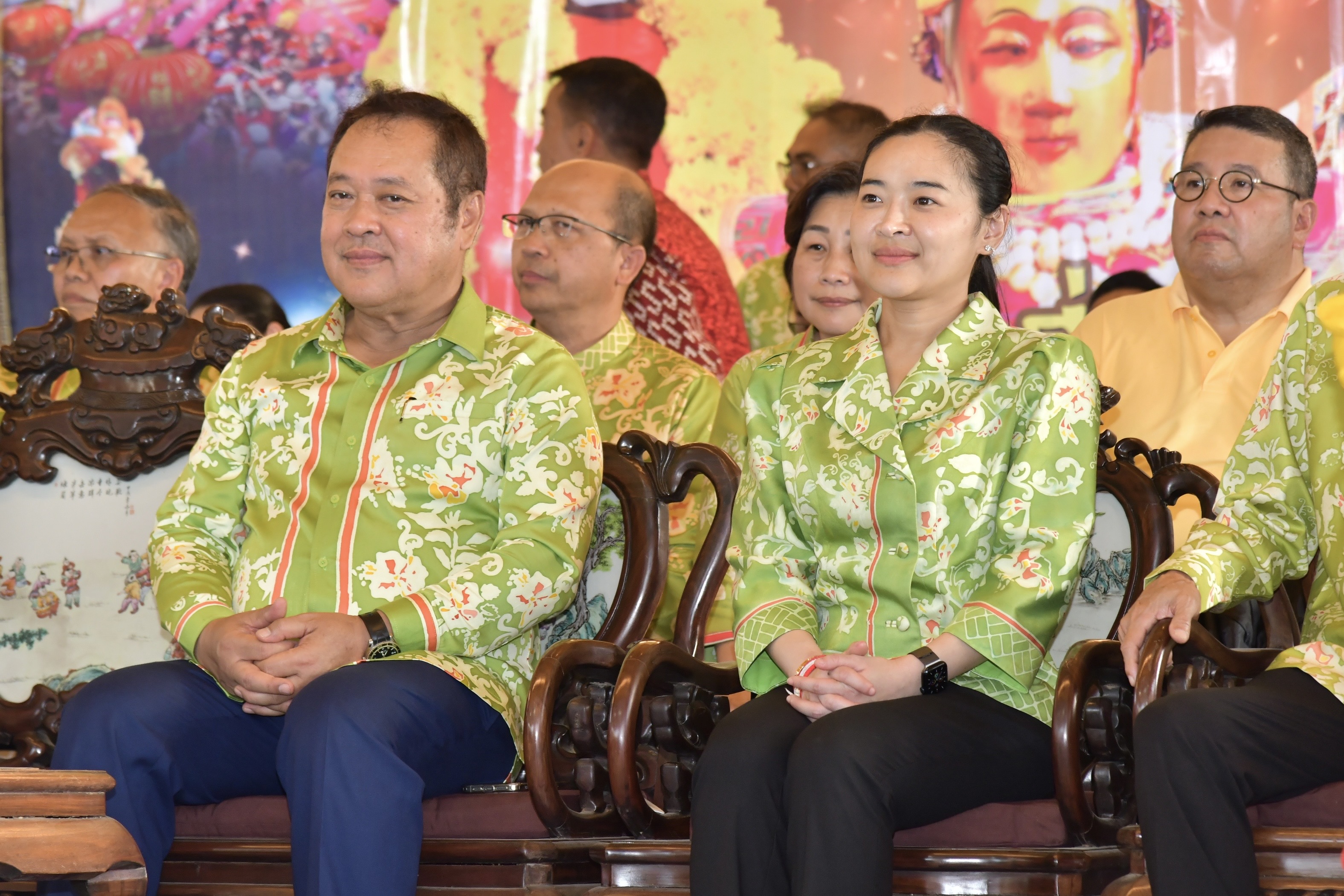 นายเศรษฐา ทวีสิน นายกรัฐมนตรีและรัฐมนตรีว่าการกระทรวงการคลัง พร้อมด้วย นางสาวสุดาวรรณ หวังศุภกิจโกศล รัฐมนตรีว่าการกระทรวงการท่องเที่ยวและกีฬาร่วมชมตลาดวัฒนธรรมกือคาจีนอ ศาลเจ้าเล่งจูเกียง (เจ้าแม่ลิ่มกอเหนี่ยว)
