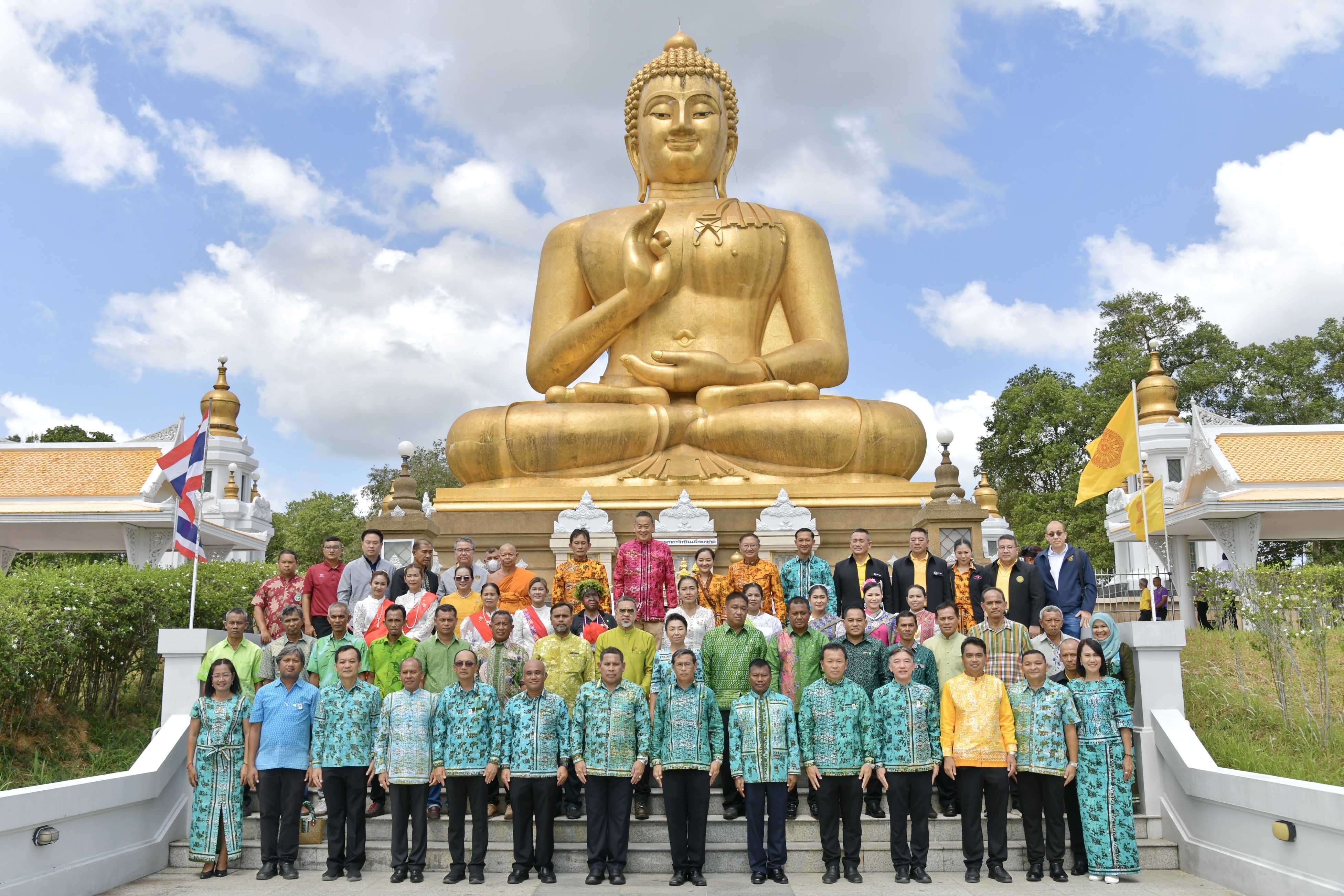 เดินทางถึง วัดเขากง ต.ลำภู อ.เมืองนราธิวาส